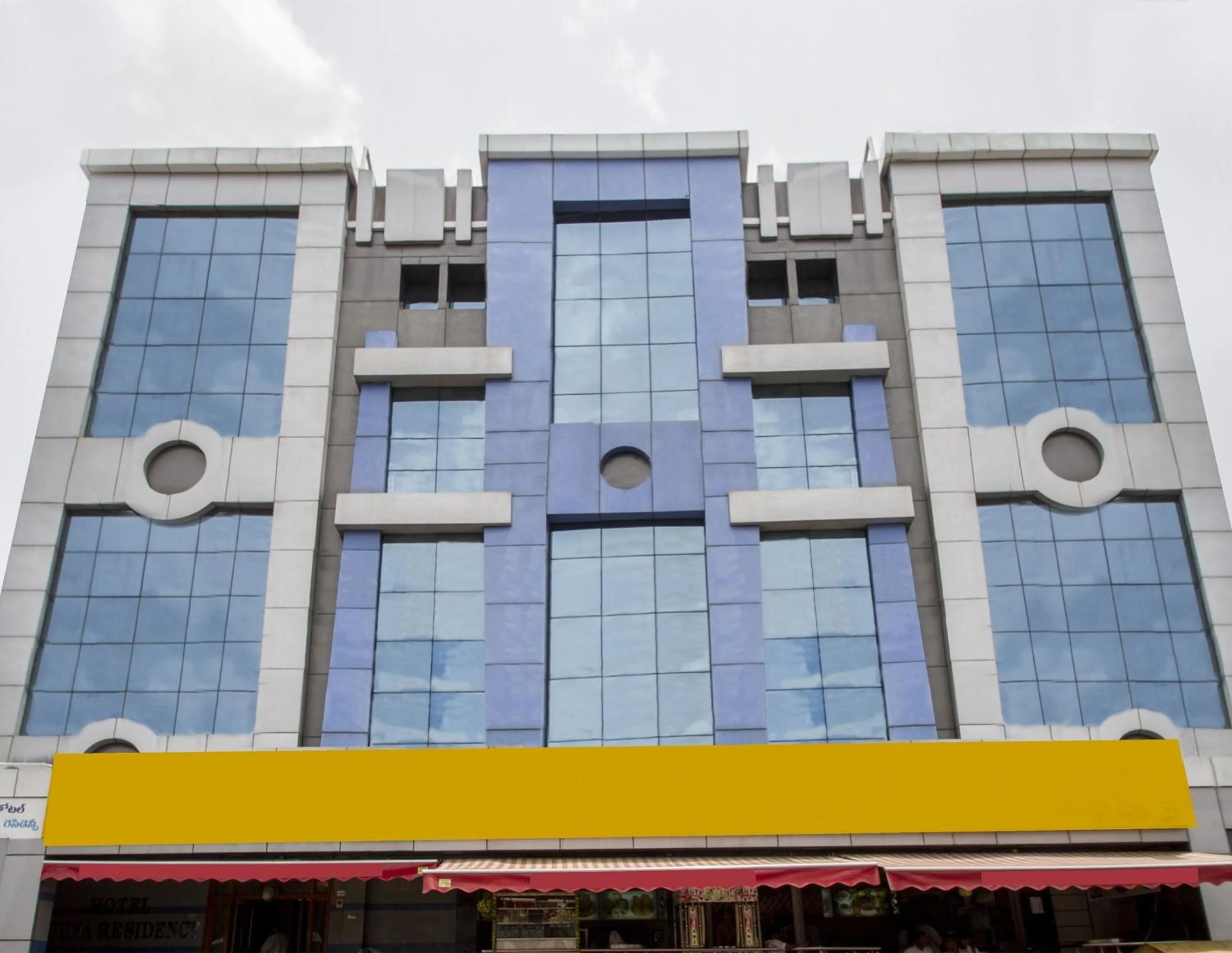 Facade/entrance in Hotel O Surya Residency