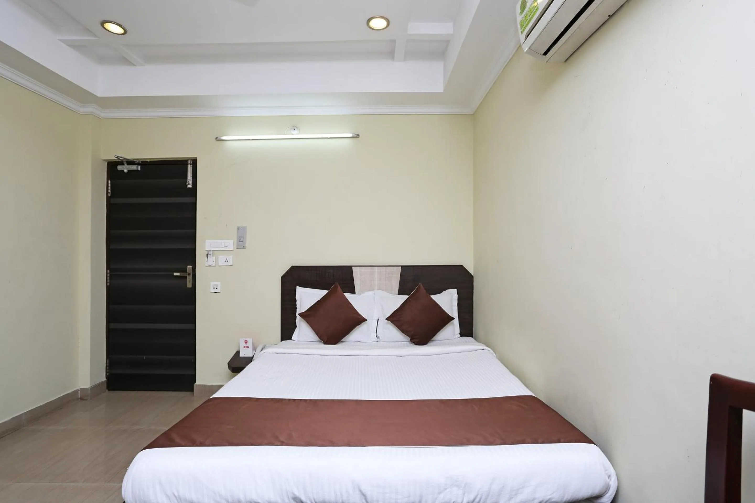 Bedroom, Bed in Hotel O Saraswathi Residency Near SR Nagar Metro Station