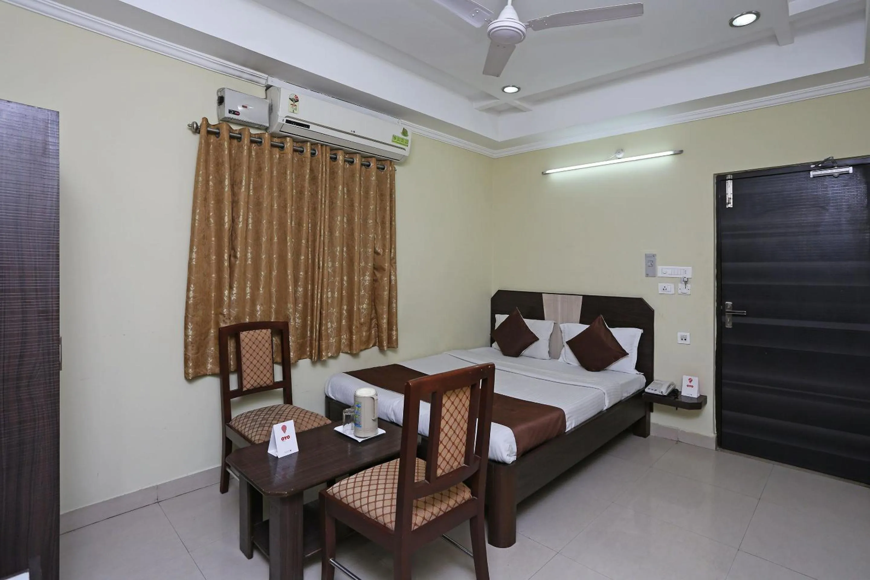 Bedroom in Hotel O Saraswathi Residency Near SR Nagar Metro Station