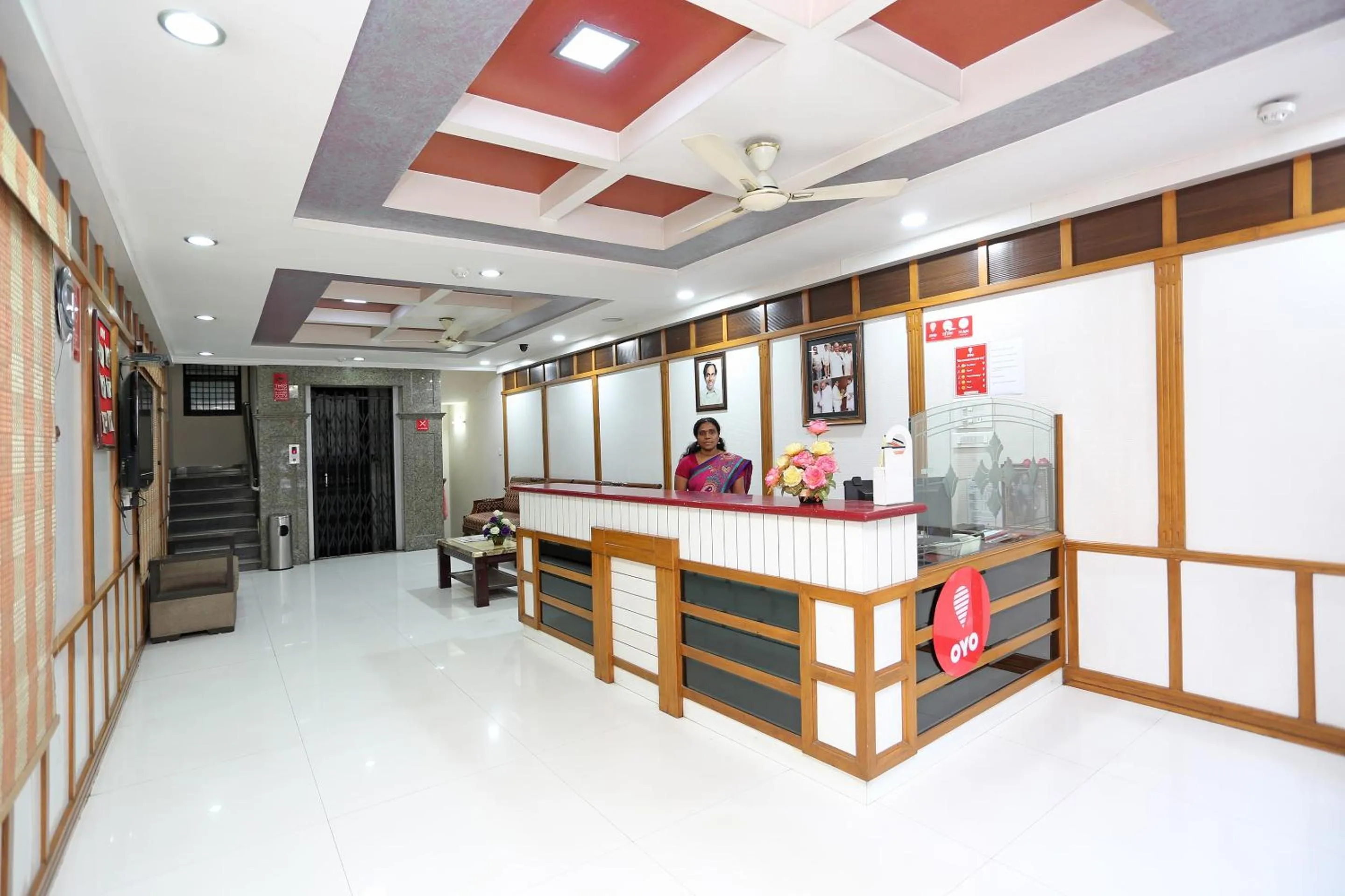 Lobby or reception in Hotel O Saraswathi Residency Near SR Nagar Metro Station