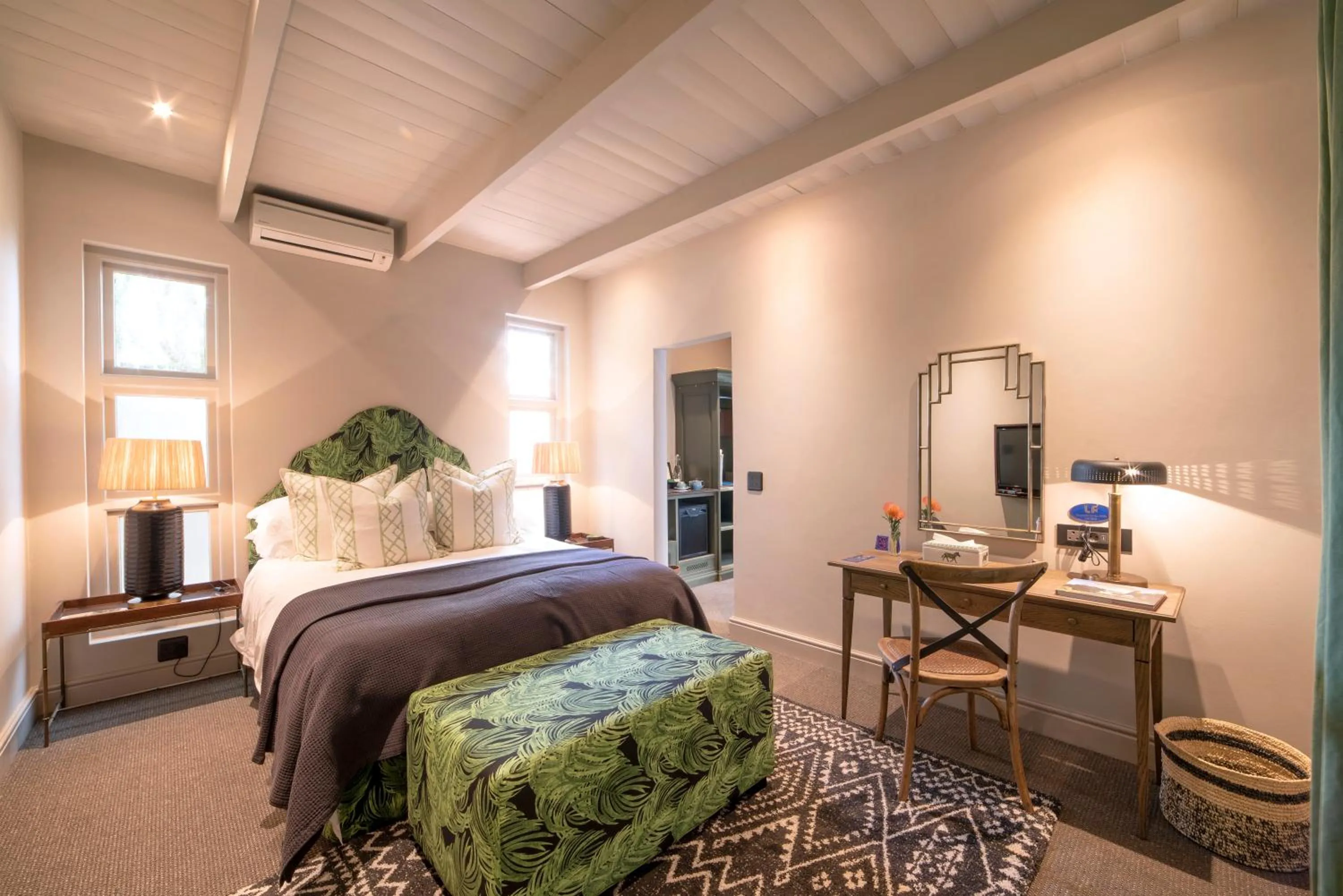 Photo of the whole room, Bed in La Fontaine Boutique Hotel by The Oyster Collection