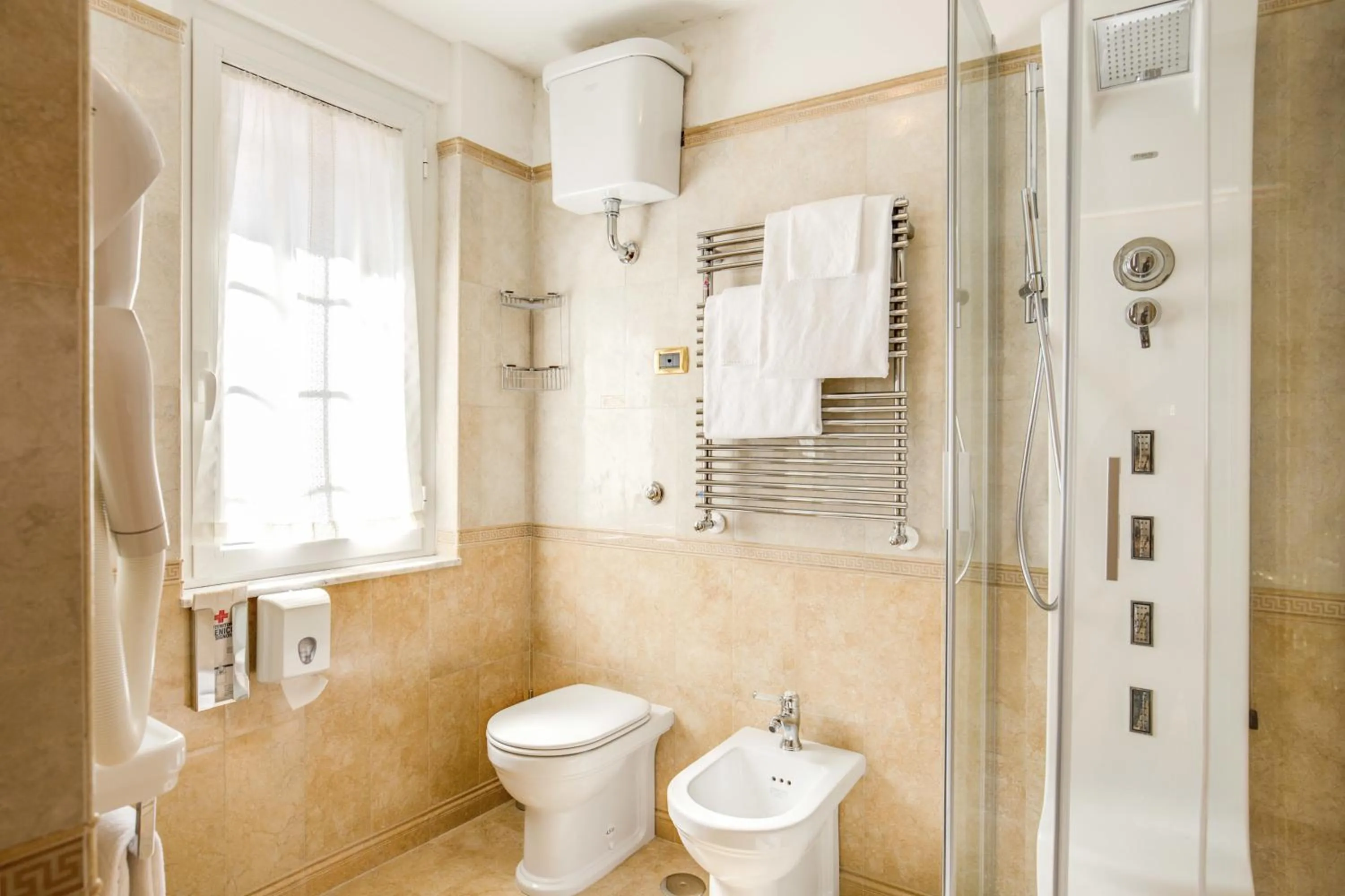 Bathroom in Pantheon Rooms