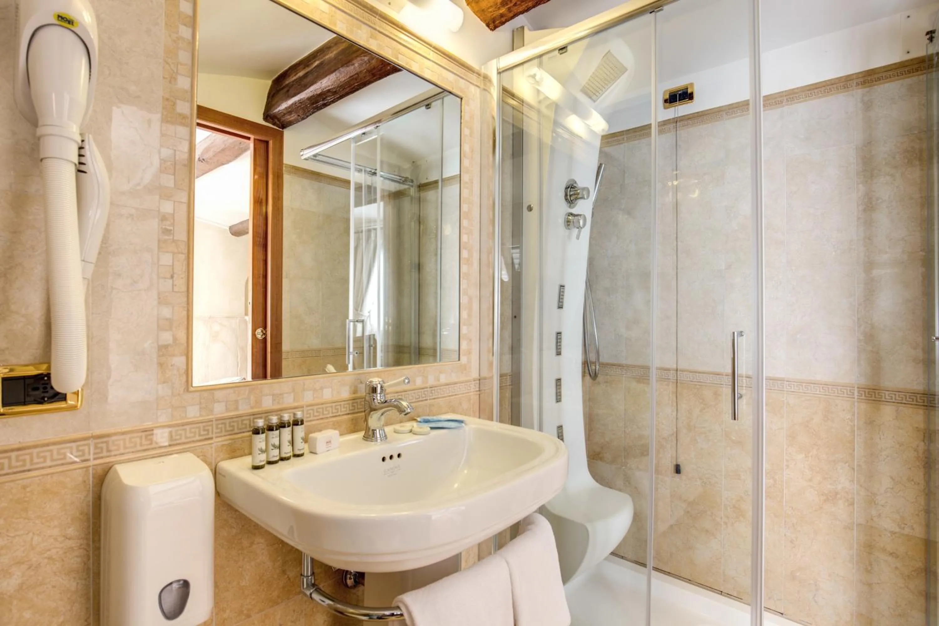 Bathroom in Pantheon Rooms