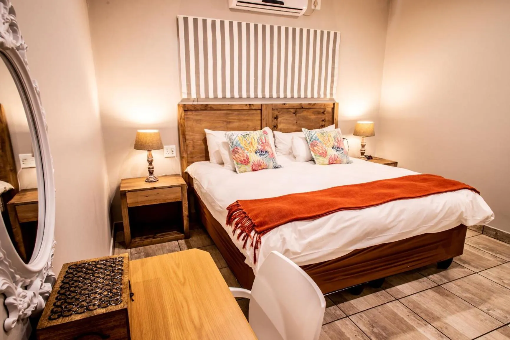 Bedroom, Bed in St Ives Lodge