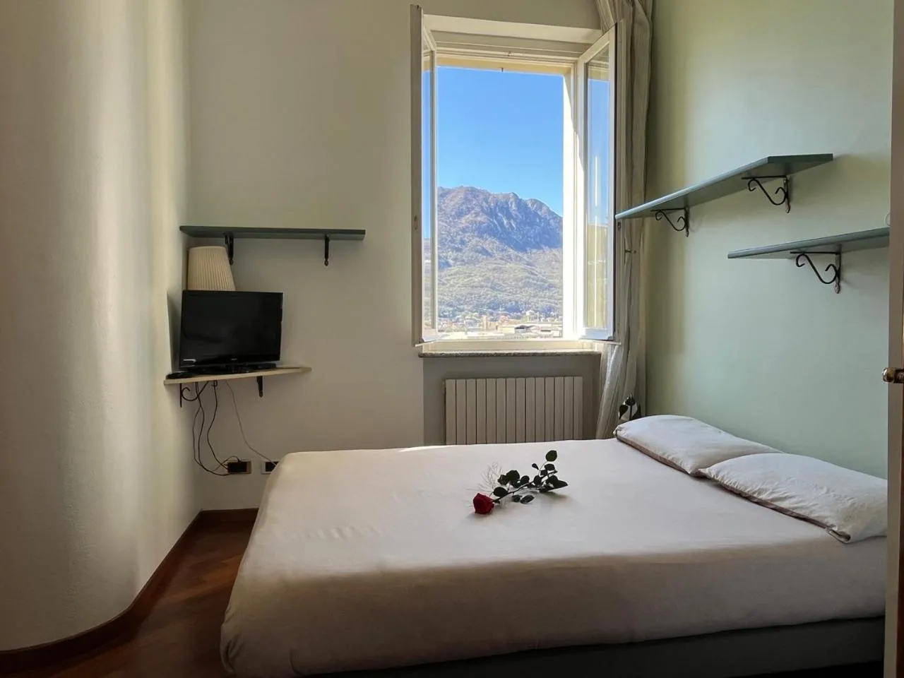 Double Room with Private Internal Bathroom in Villa Puccini Bed & Breakfast
