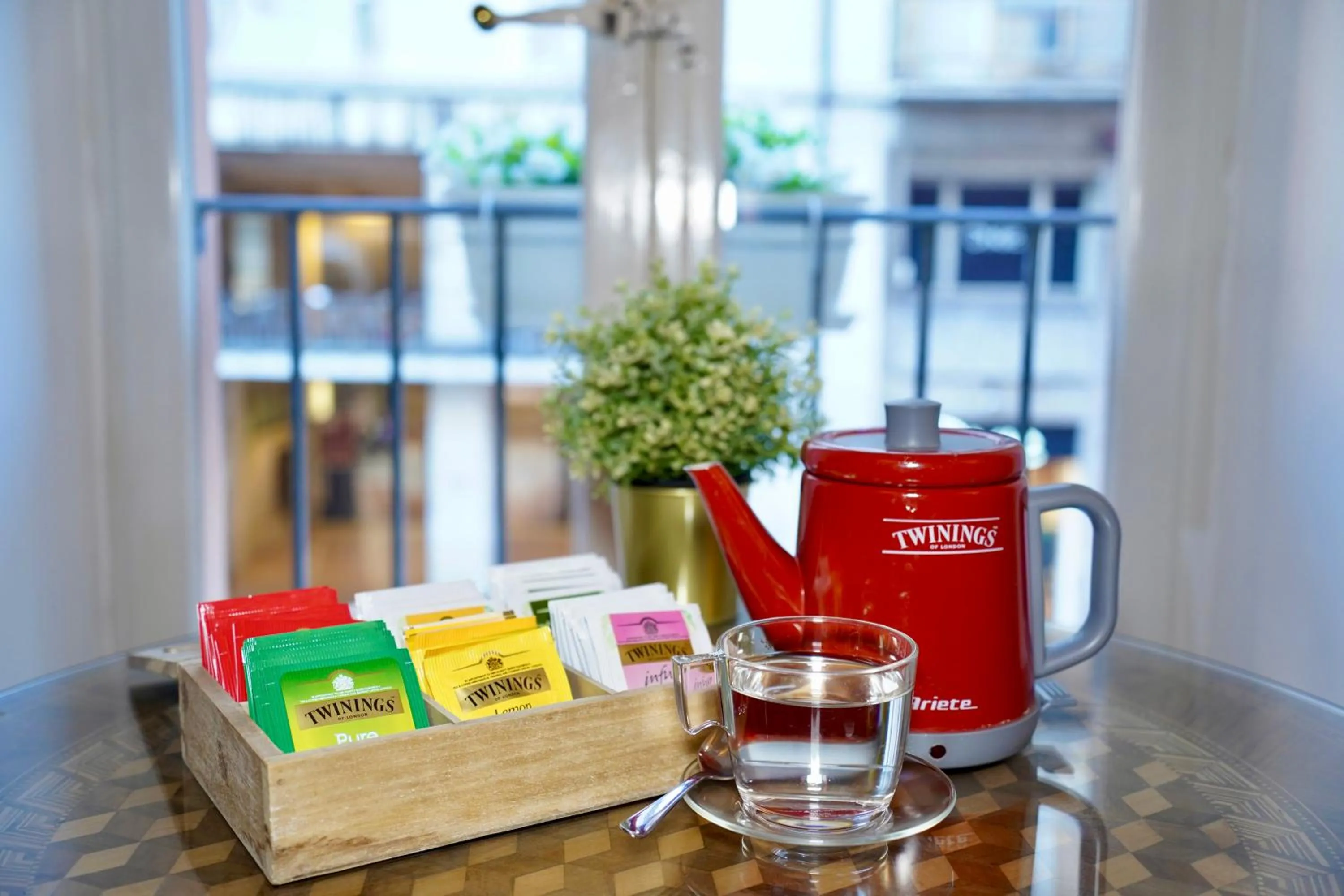 Breakfast in B&B Arts And Music