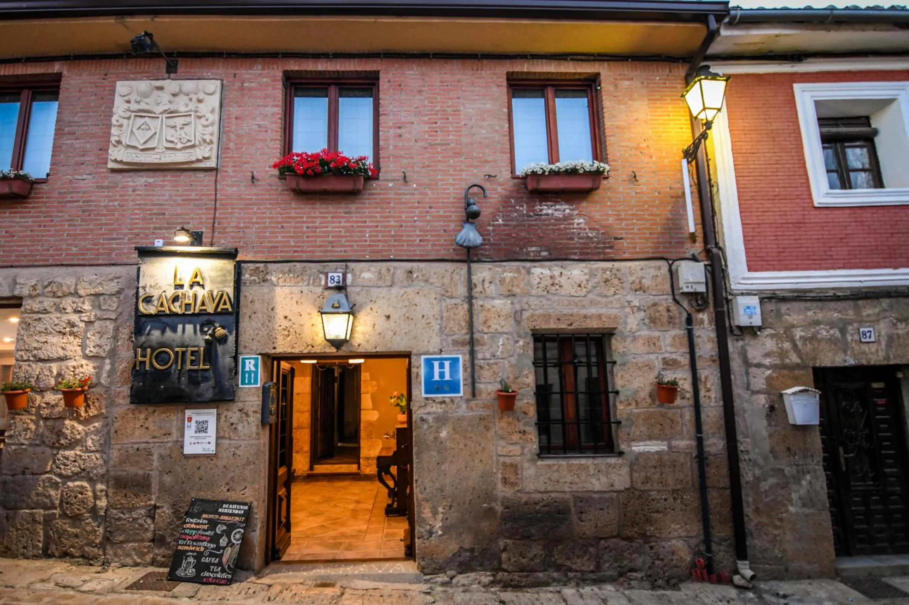 Property building in La Cachava