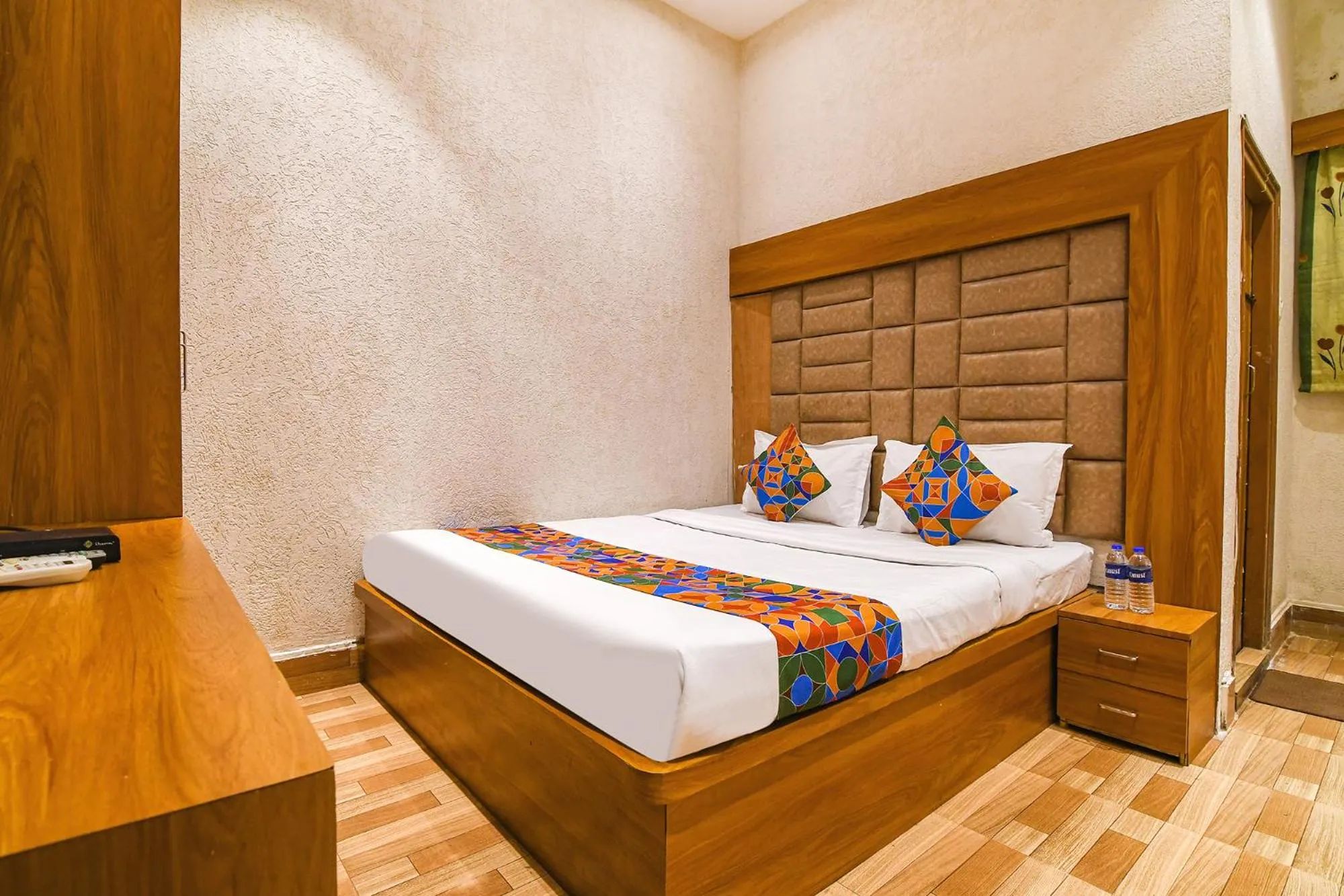 Bed in FabHotel Marina