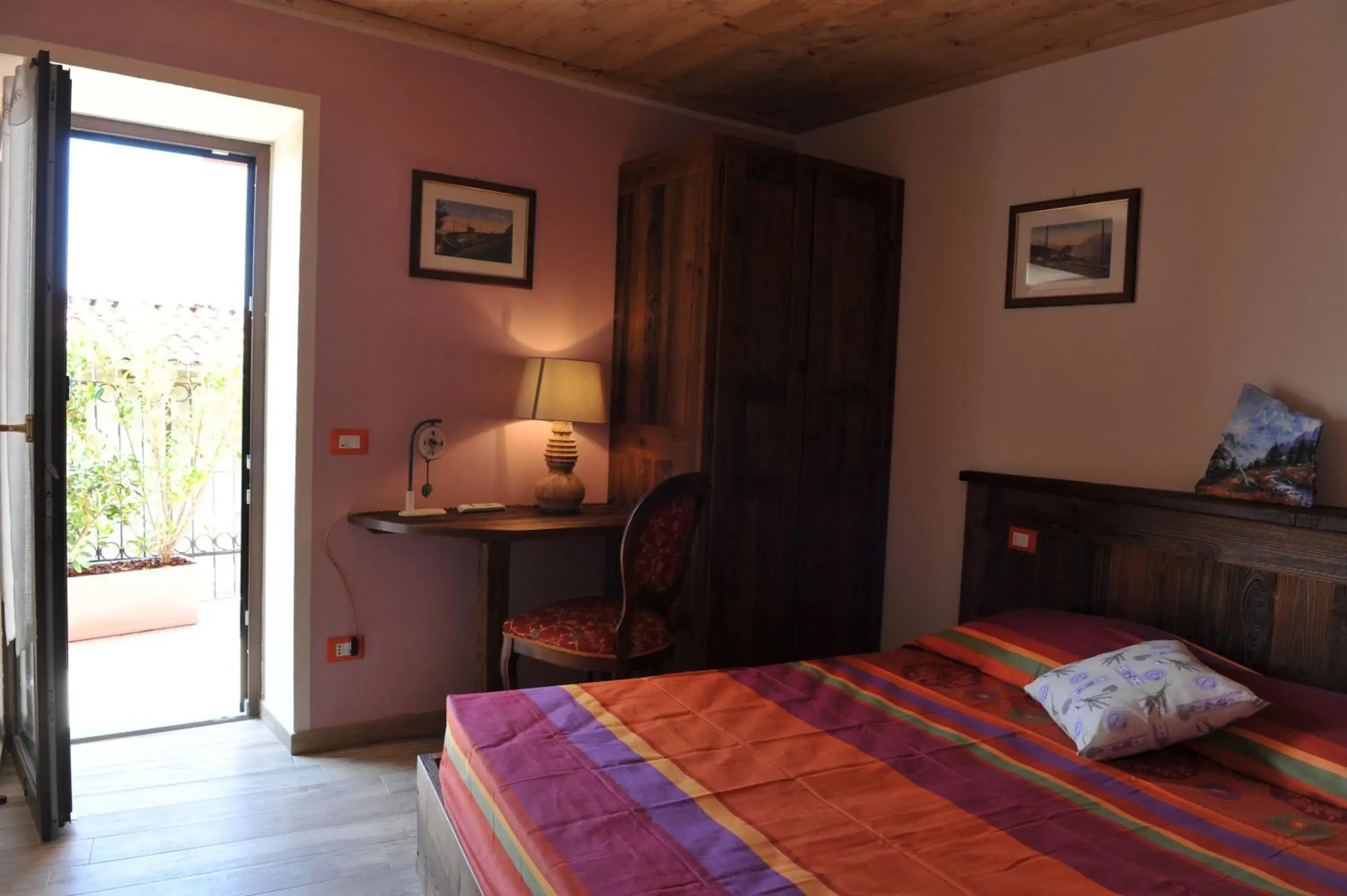 Double Room with Shared Bathroom in Affittacamere Belvedere Double Room with Shared Bathroom in Affittacamere Belvedere