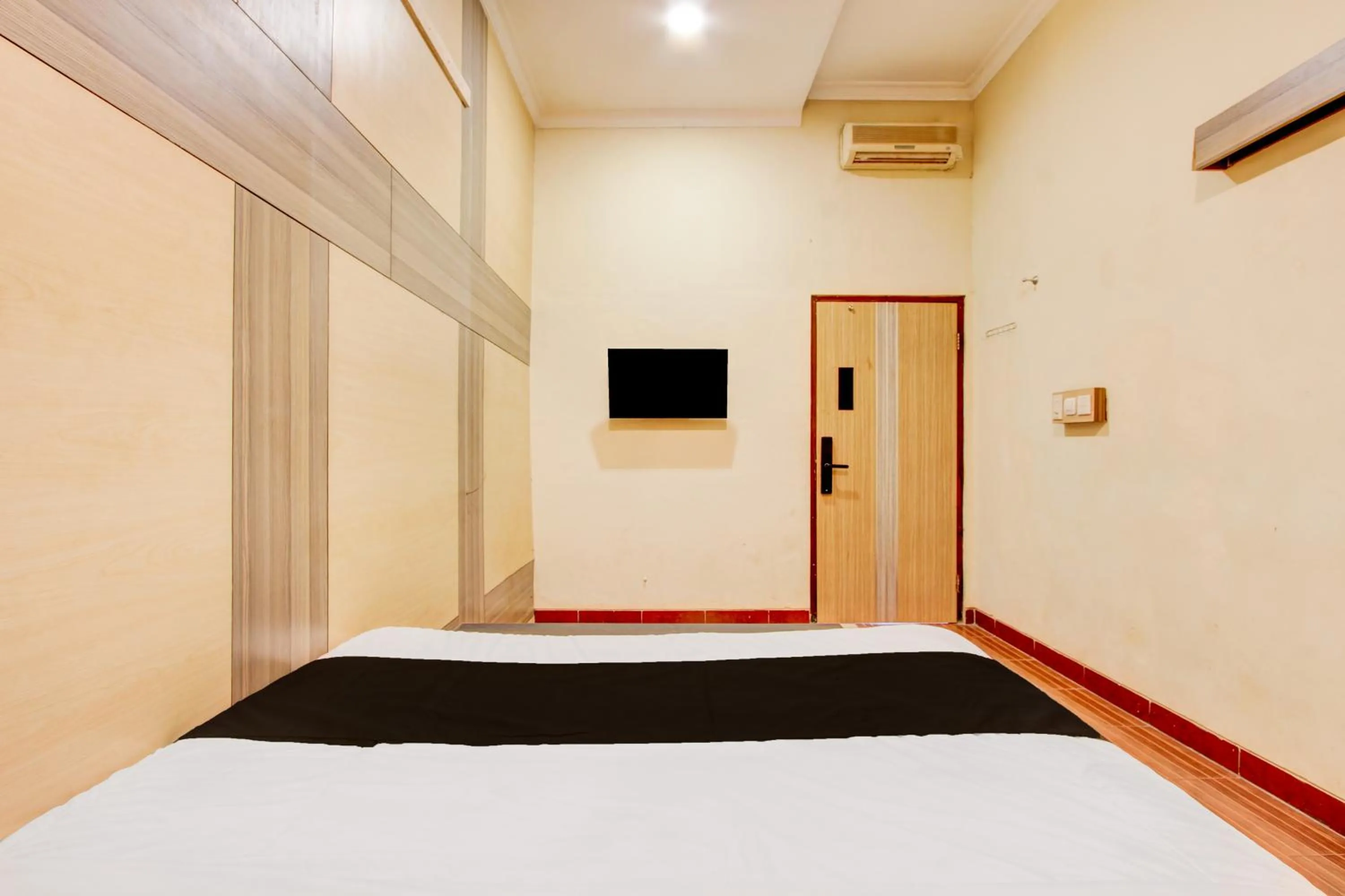 Bedroom, Bed in Collection O near Maguwoharjo Stadium formerly Graha Ngaso