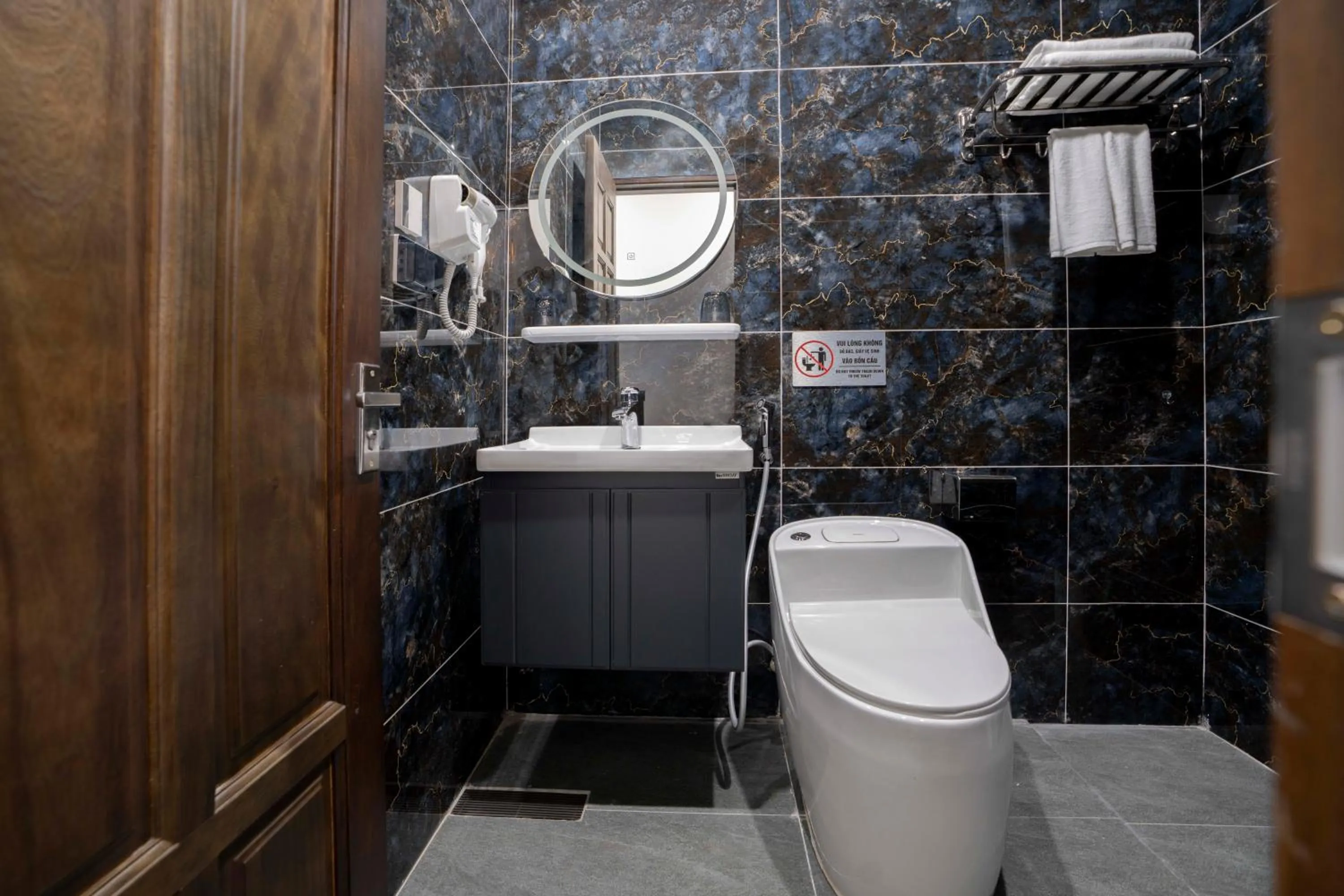 Bathroom in Hai An Hotel Suites Ha Noi