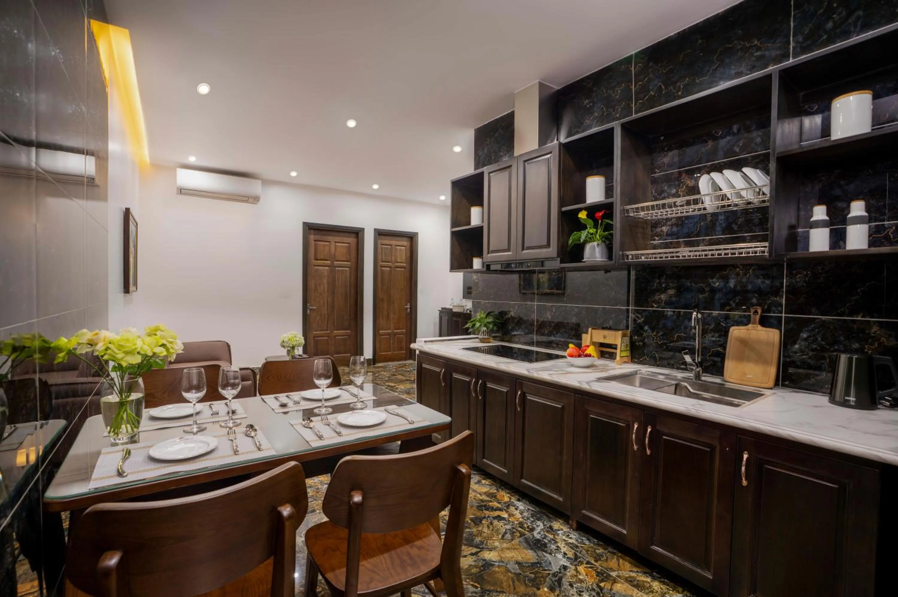 Kitchen or kitchenette in Hai An Hotel Suites Ha Noi