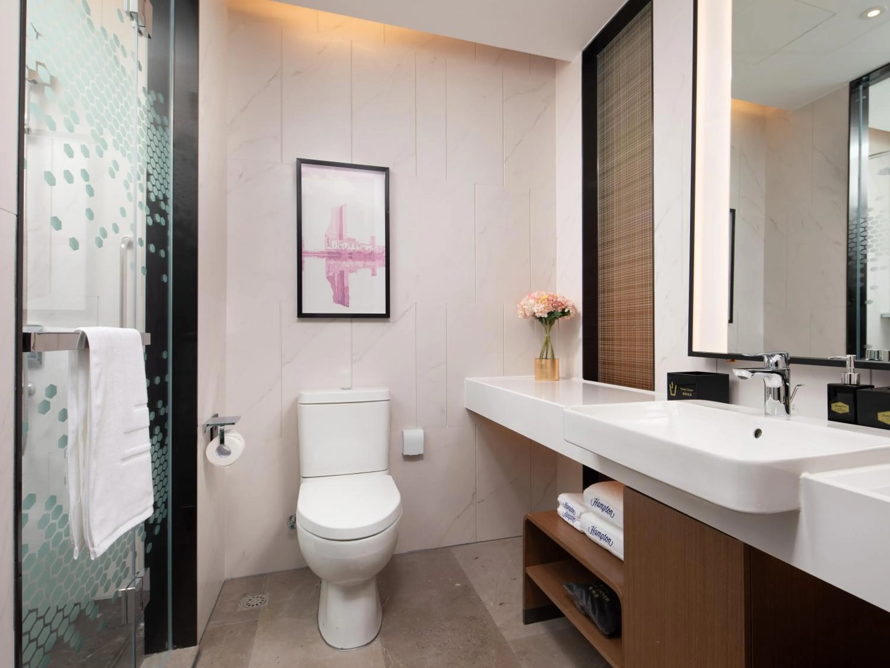 Toilet in Hampton by Hilton Hefei West Railway Station