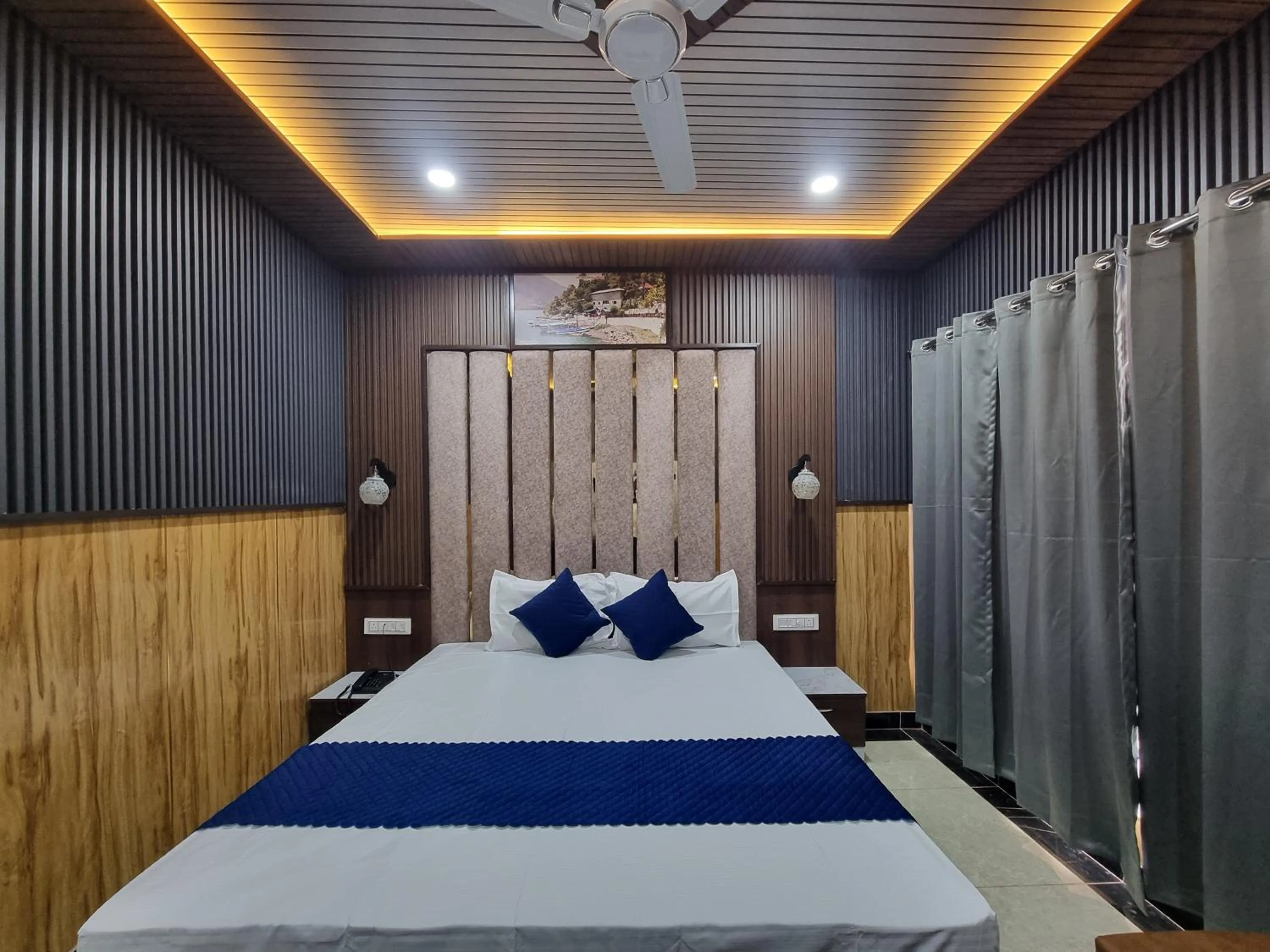 Bed in Hotel stay well Dalhousie