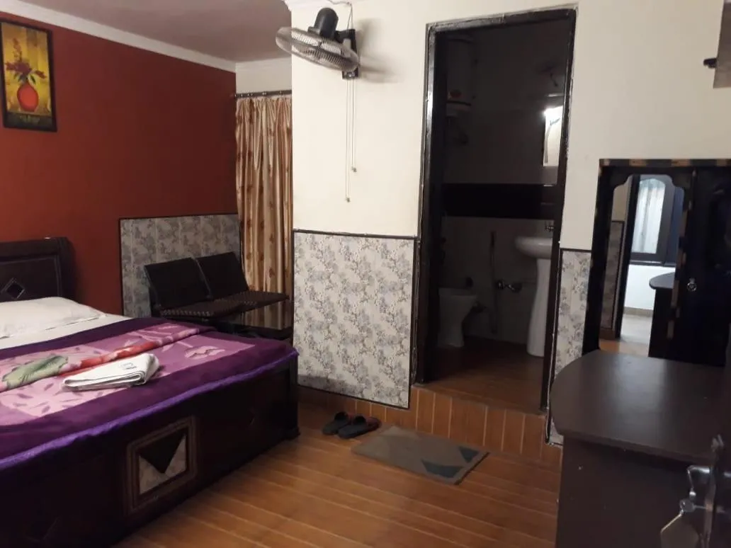 Bed in Hotel stay well Dalhousie
