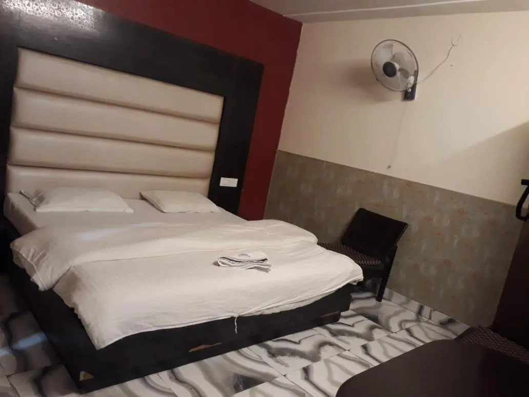 Bed in Hotel stay well Dalhousie