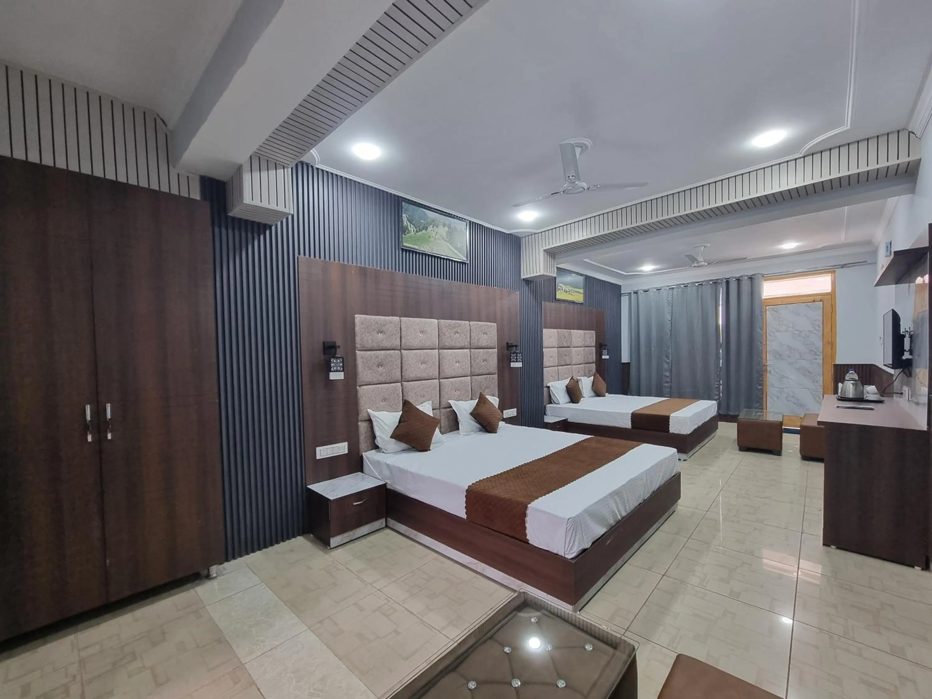Bed in Hotel stay well Dalhousie