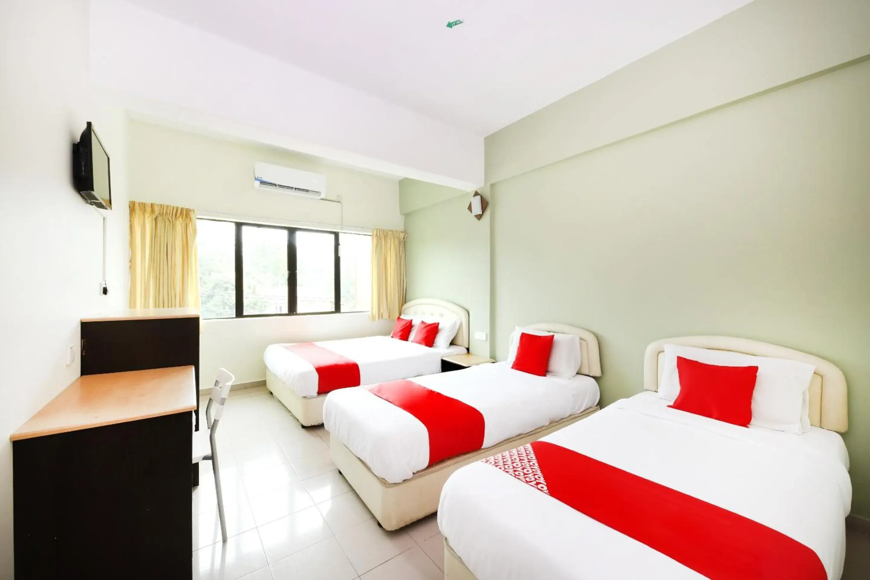 Family Suite in Hotel O Bahau Near Taisho Mountain Formerly Sri Mutiara Bahau Family Suite in Hotel O Bahau Near Taisho Mountain Formerly Sri Mutiara Bahau