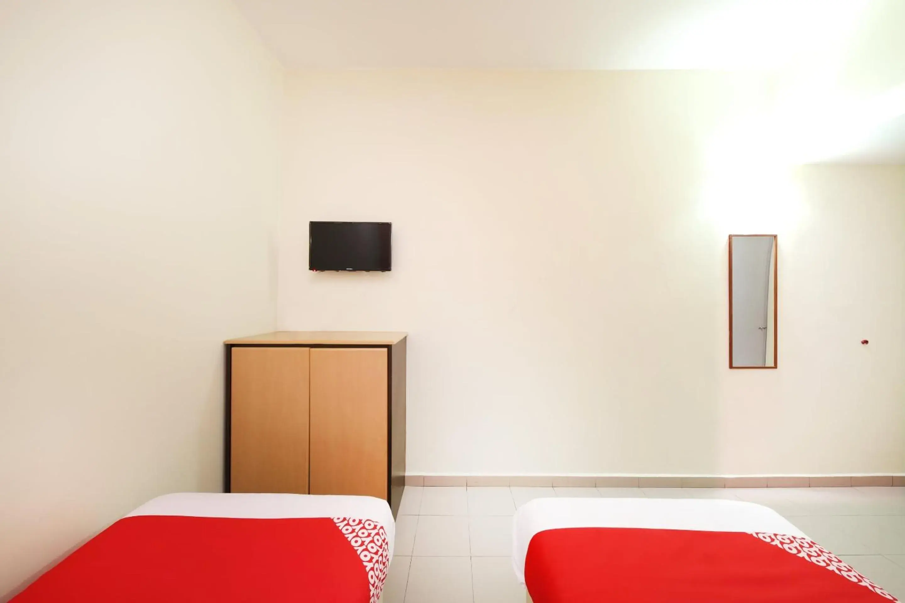 Standard Twin Room in Hotel O Bahau Near Taisho Mountain Formerly Sri Mutiara Bahau Standard Twin Room in Hotel O Bahau Near Taisho Mountain Formerly Sri Mutiara Bahau