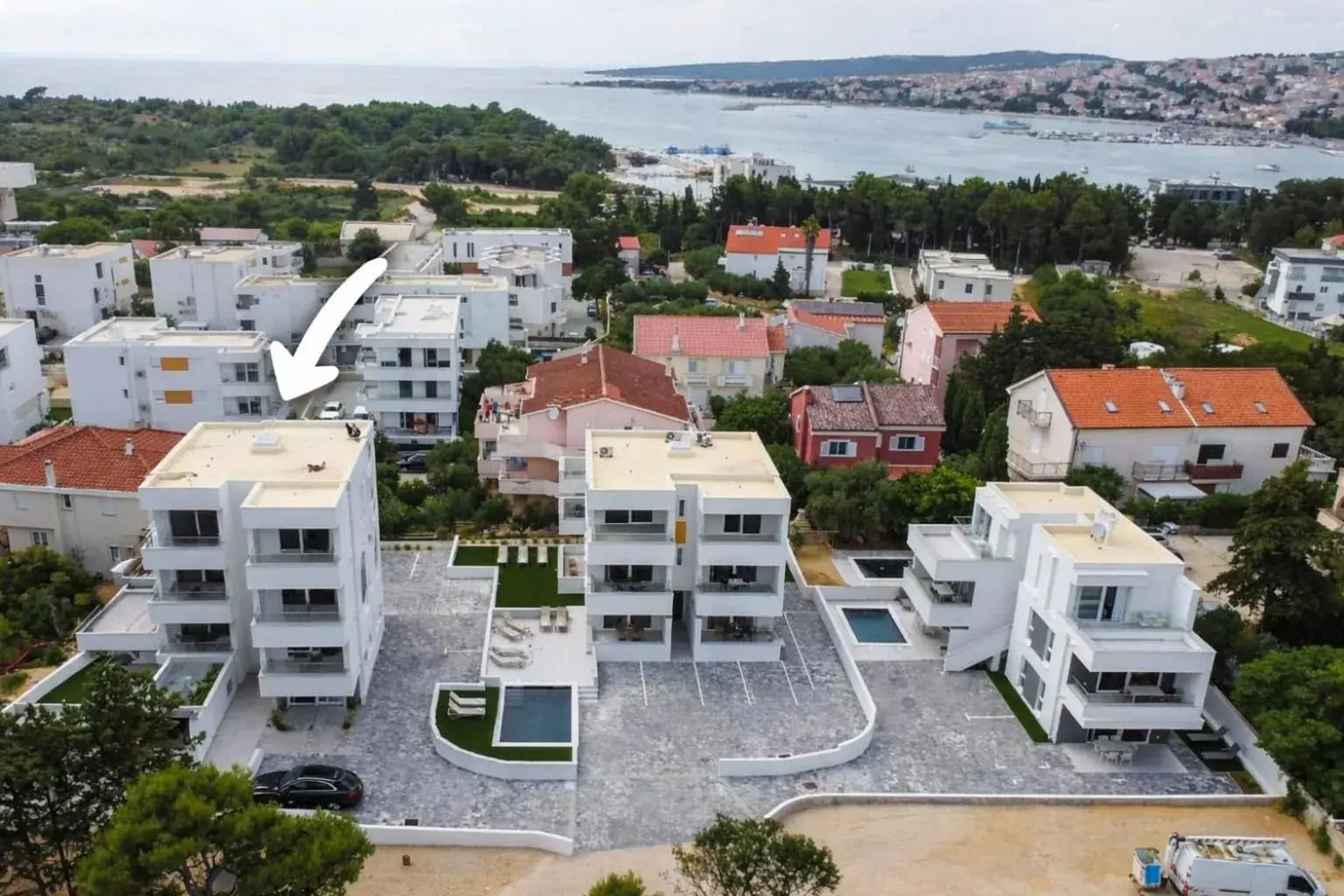 Apartments with pool Break B Apartments with pool Break B