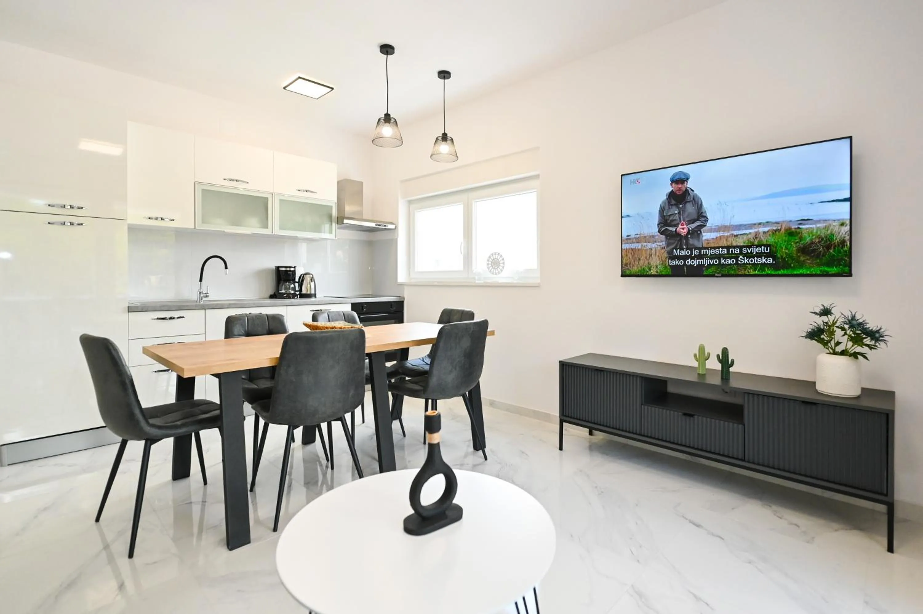 Apartments with pool Break B