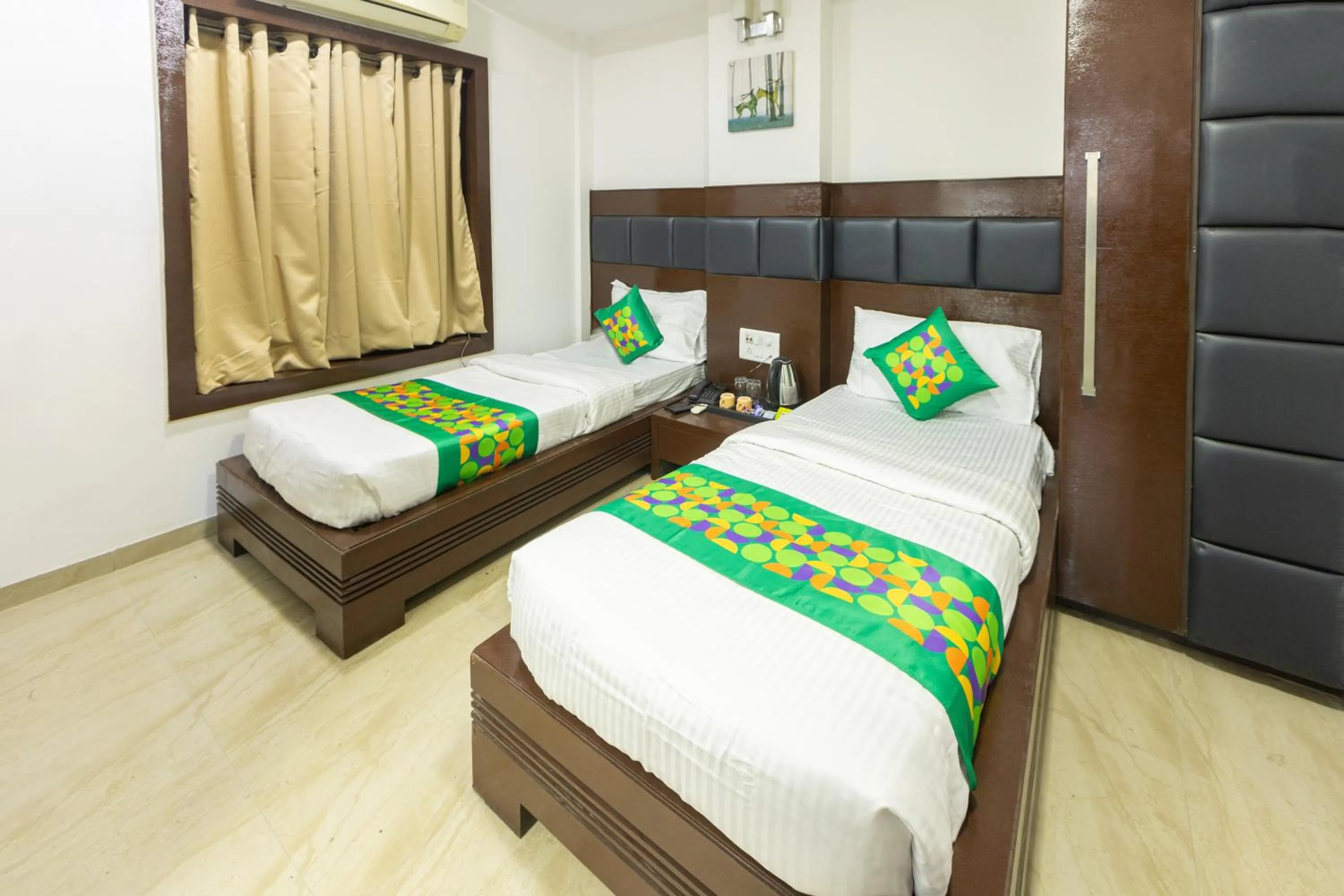 Bedroom, Bed in Treebo Shembekars Inn