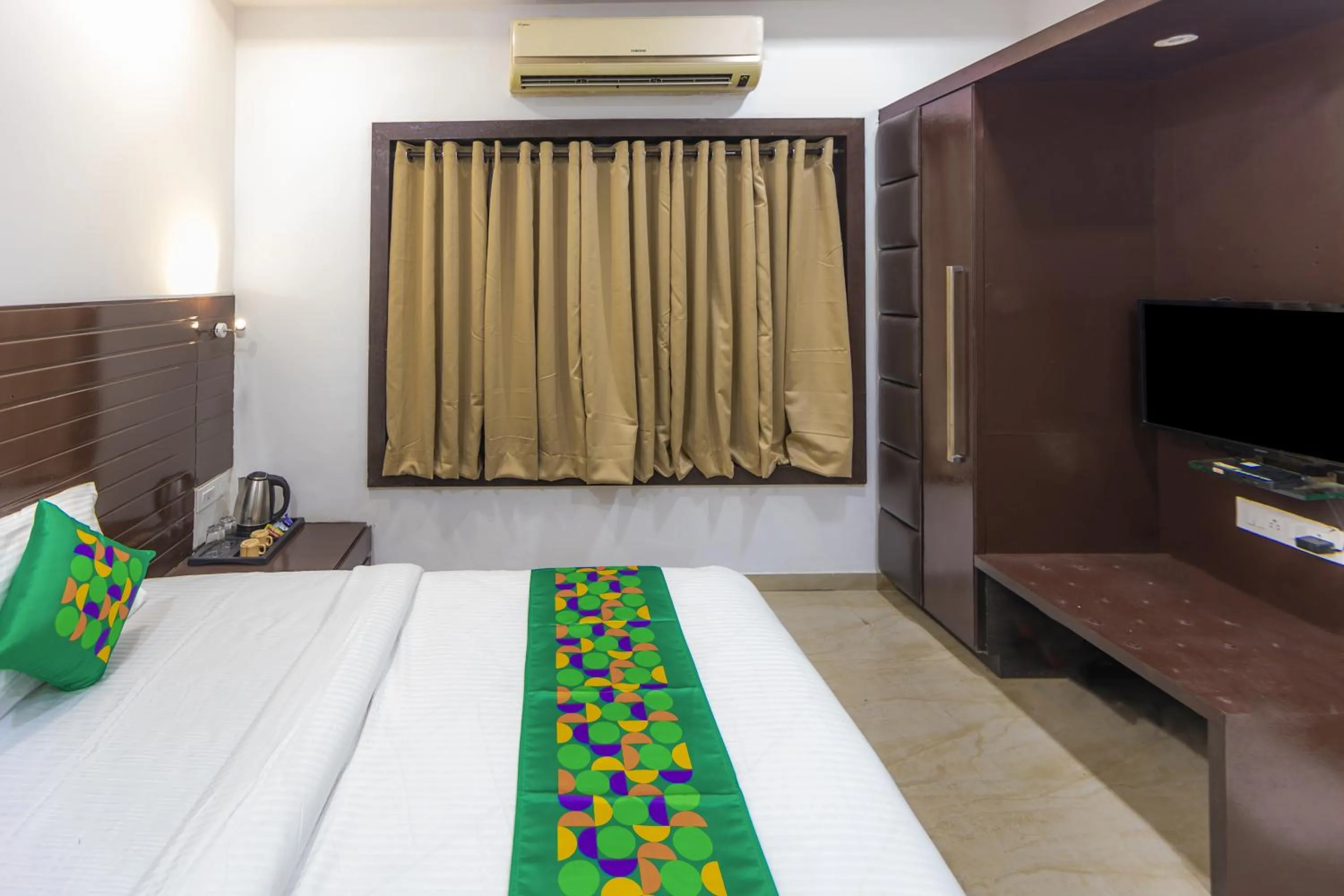 Bedroom, Bed in Treebo Shembekars Inn