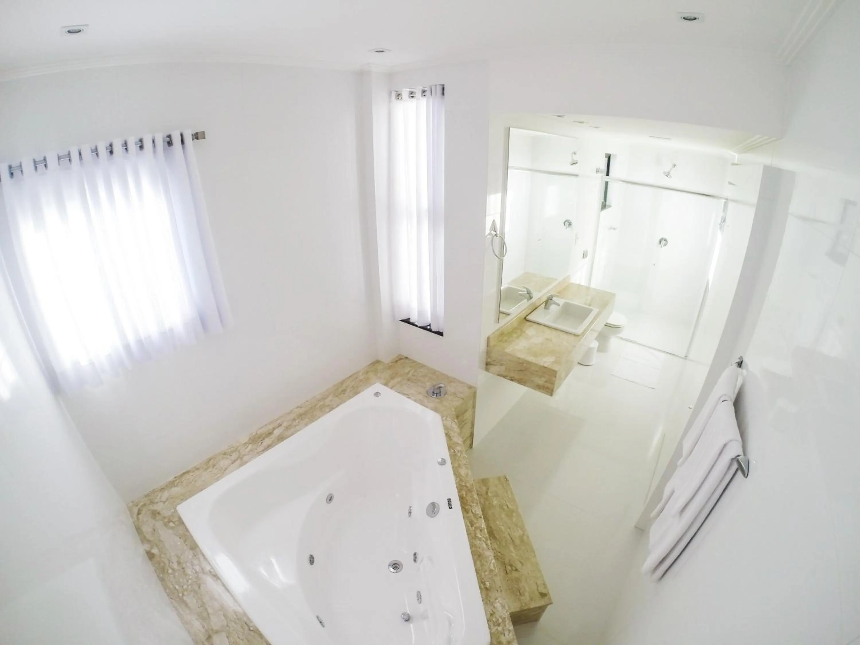 Bathroom in Seville Park Hotel