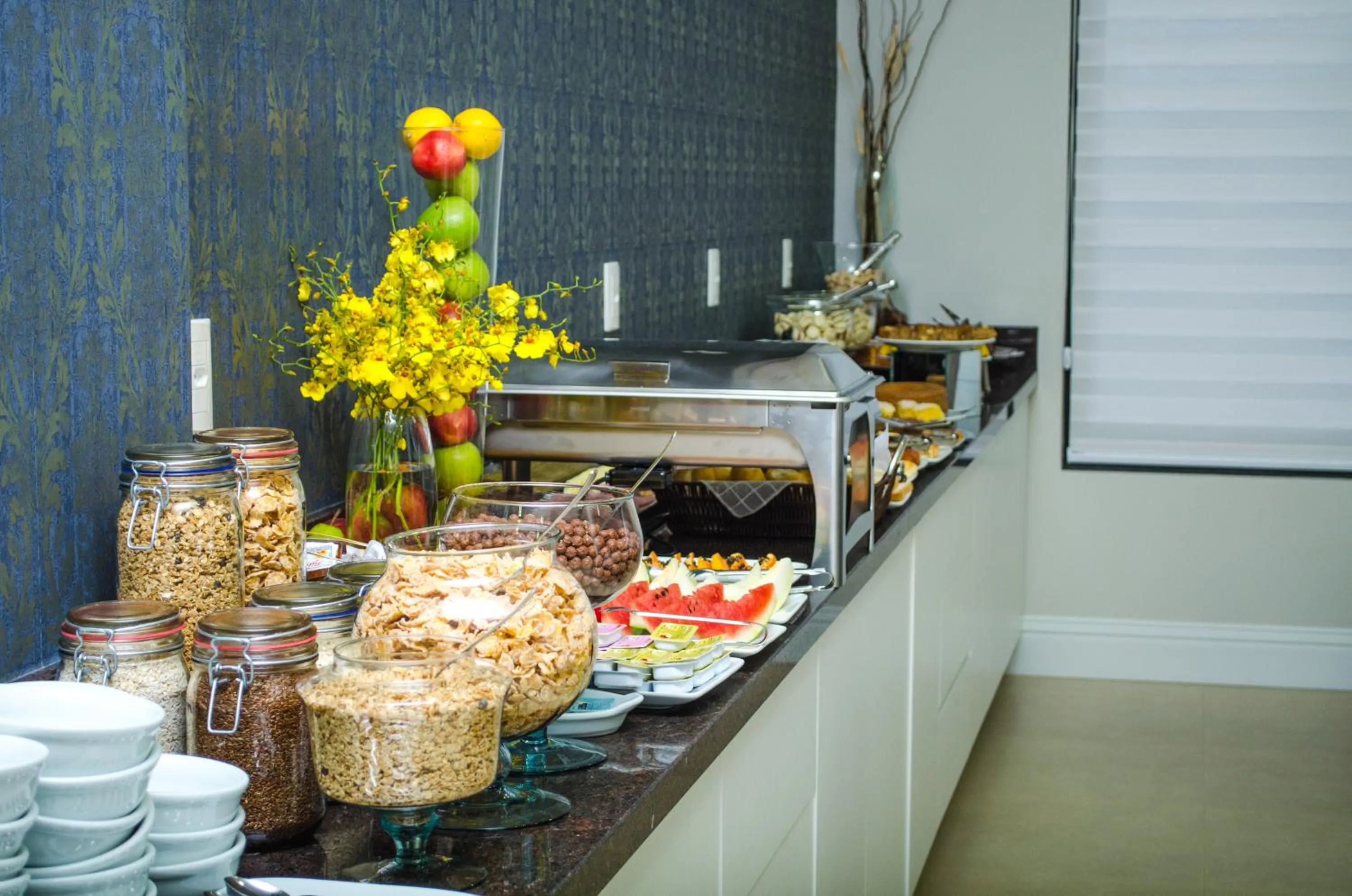 Restaurant/places to eat in Seville Park Hotel