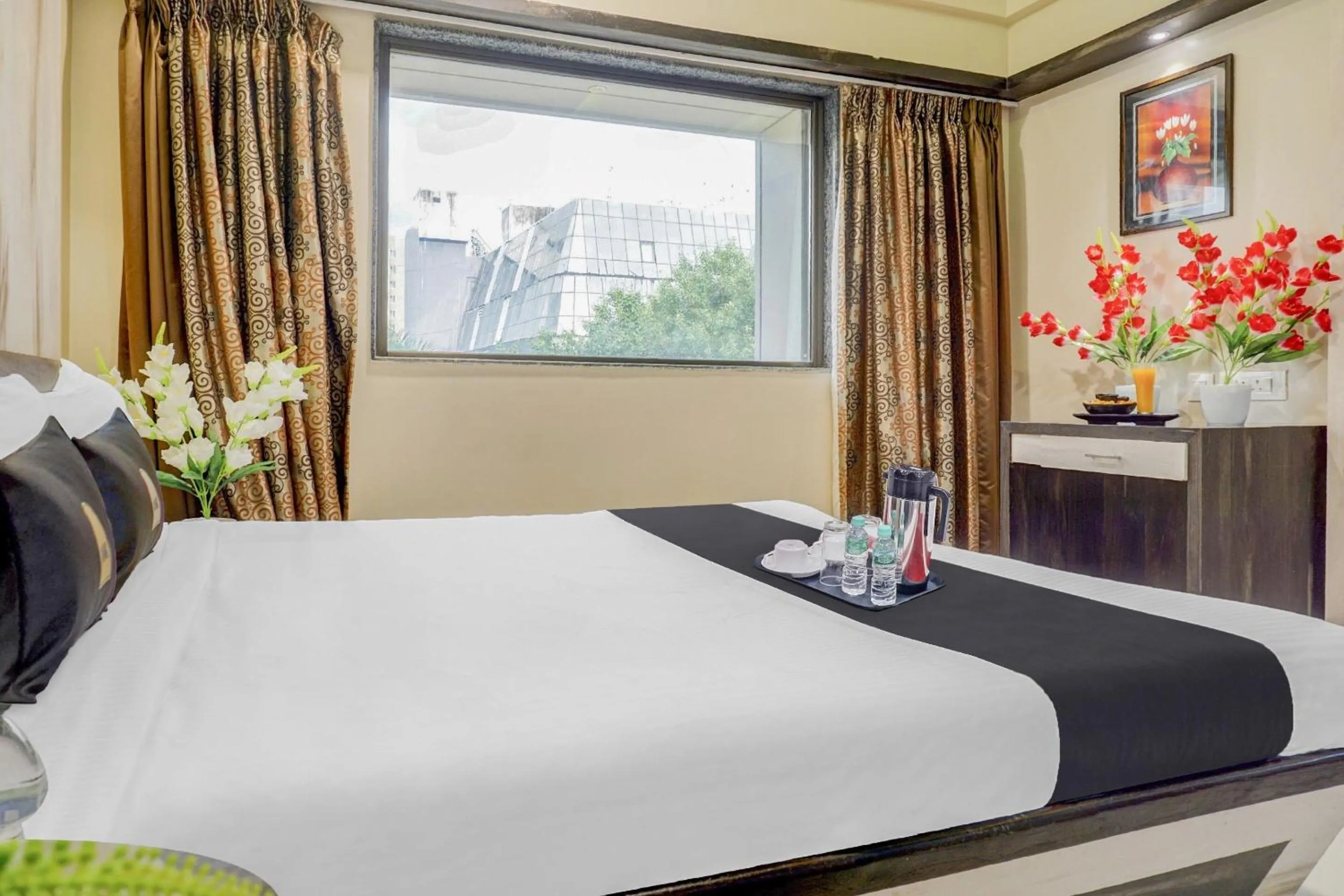 Bedroom, Bed in Super Townhouse OAK Regal Inn Near Sant Tukaram Nagar Metro Station