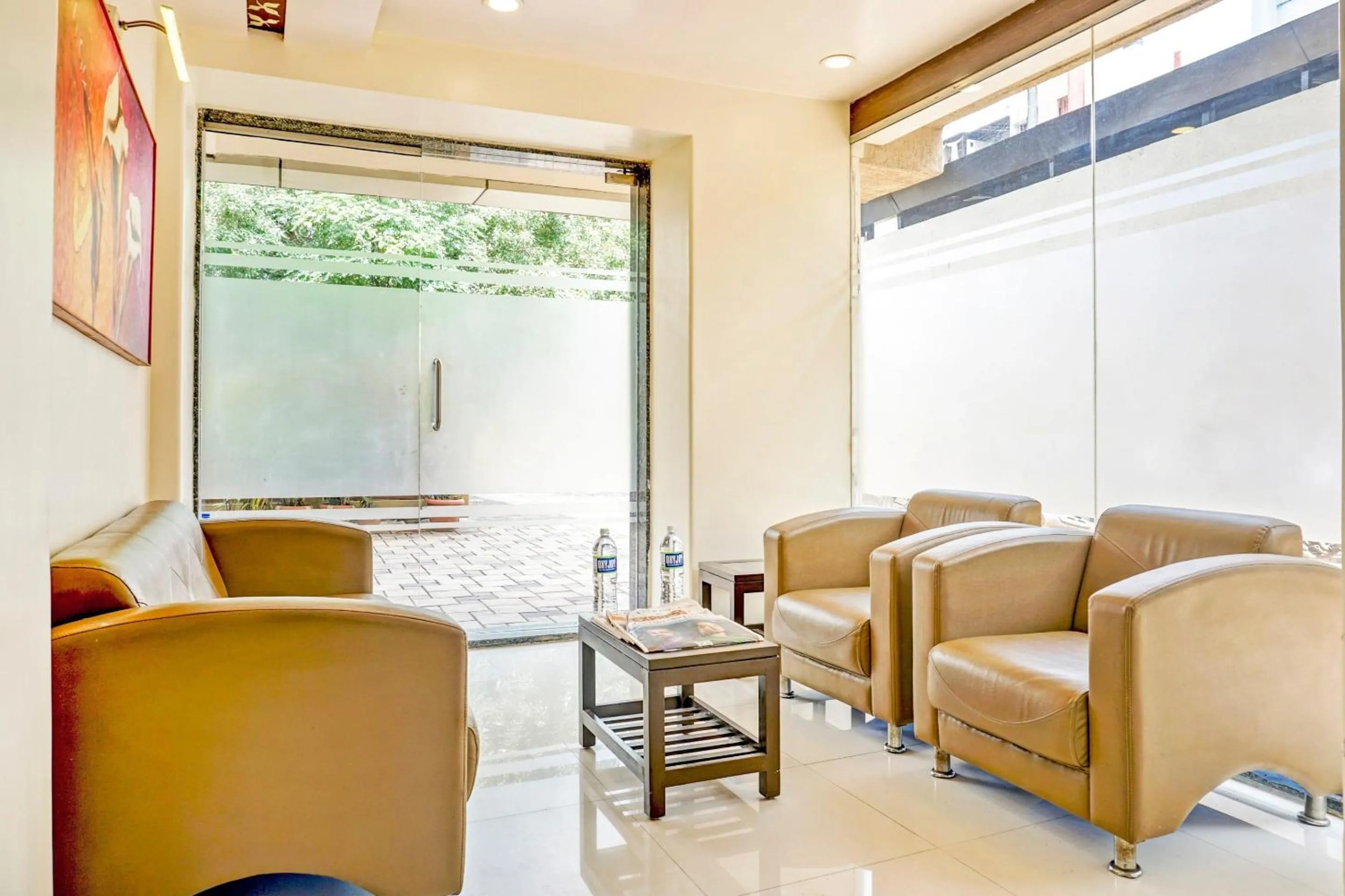 Lobby or reception in Super Townhouse OAK Regal Inn Near Sant Tukaram Nagar Metro Station