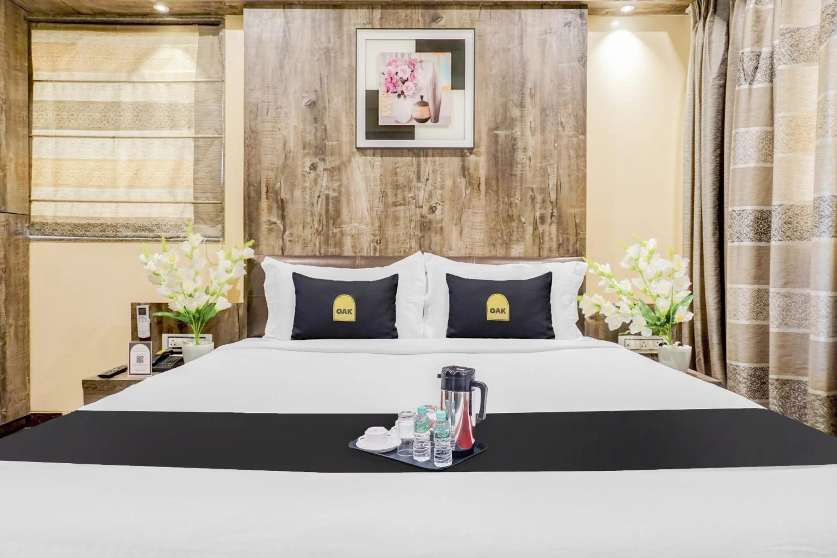 Bedroom, Bed in Super Townhouse OAK Regal Inn Near Sant Tukaram Nagar Metro Station