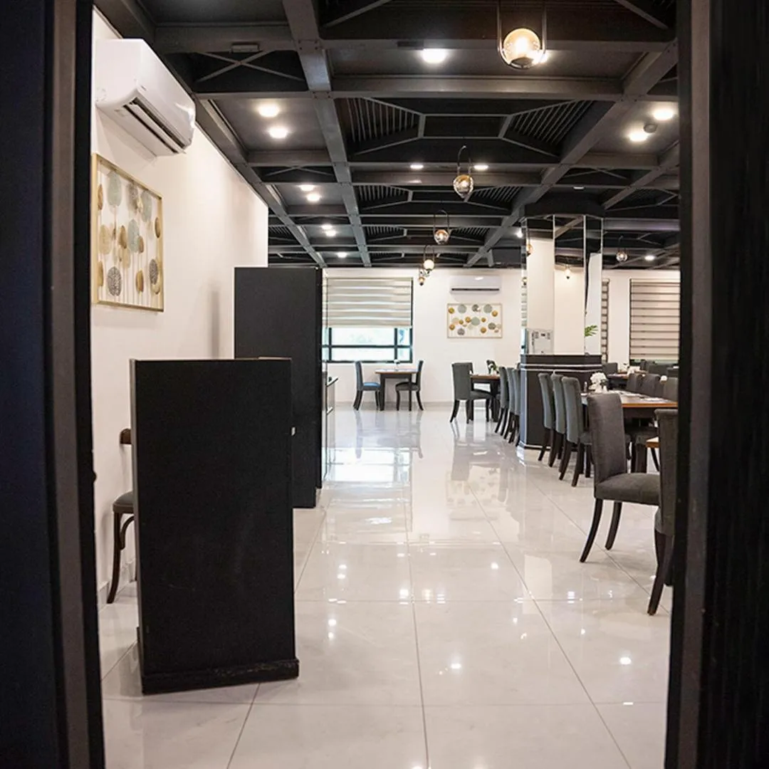 Restaurant/places to eat in Amman West Luxury Hotel By Azar