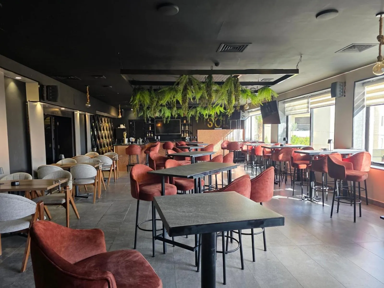 Restaurant/places to eat in Amman West Luxury Hotel By Azar