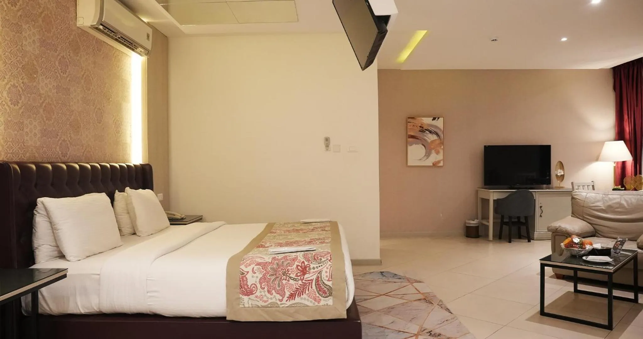 Communal lounge/ TV room, Bed in Amman West Luxury Hotel By Azar