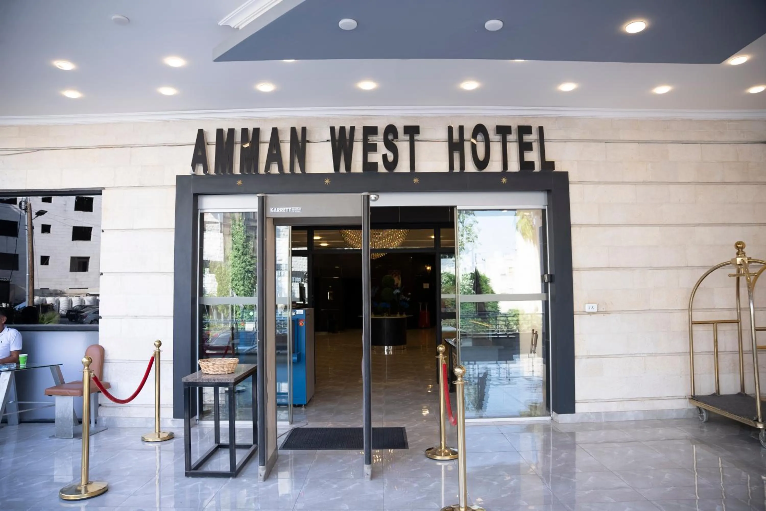 Facade/entrance in Amman West Luxury Hotel By Azar
