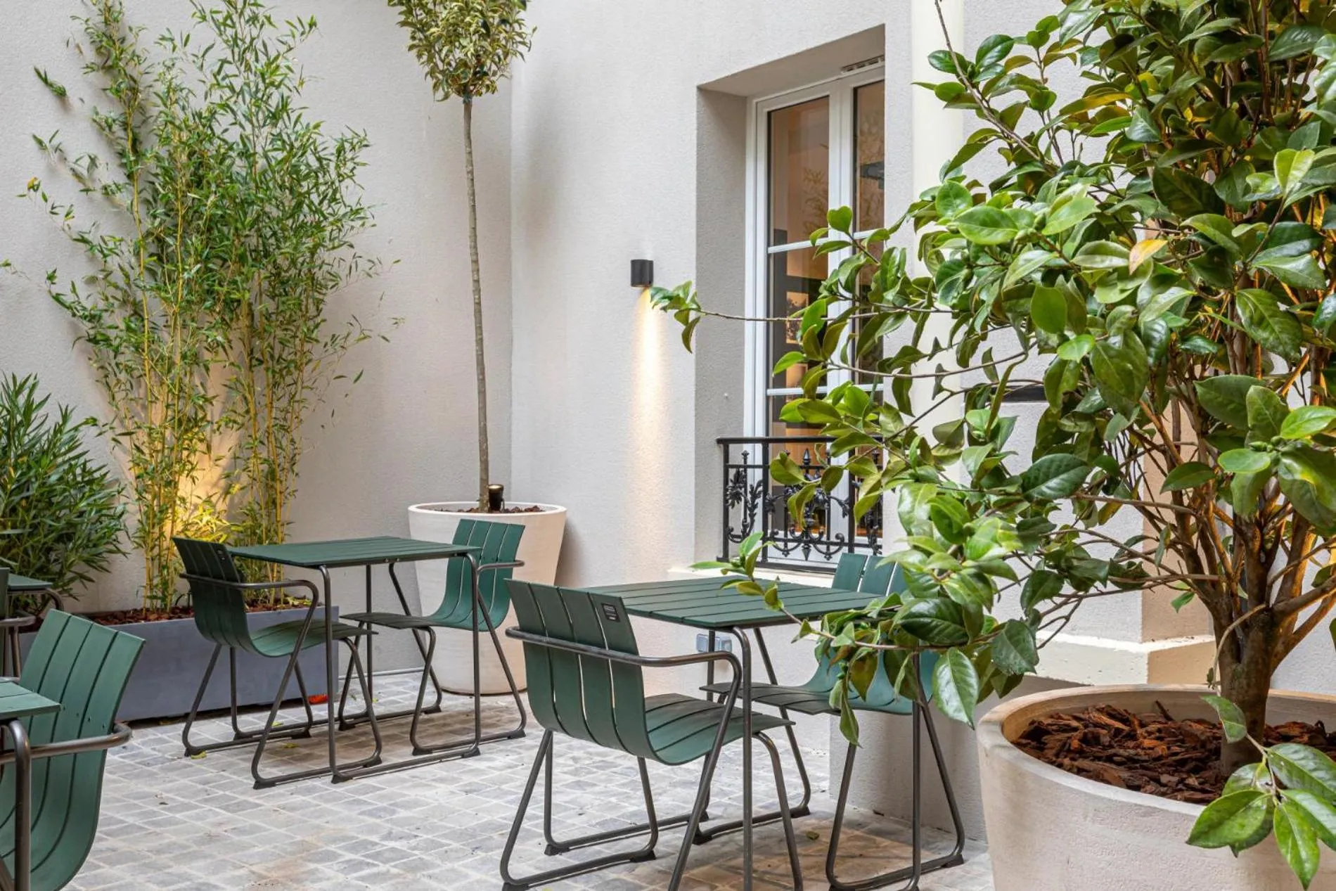 Patio in Dantan Hôtel