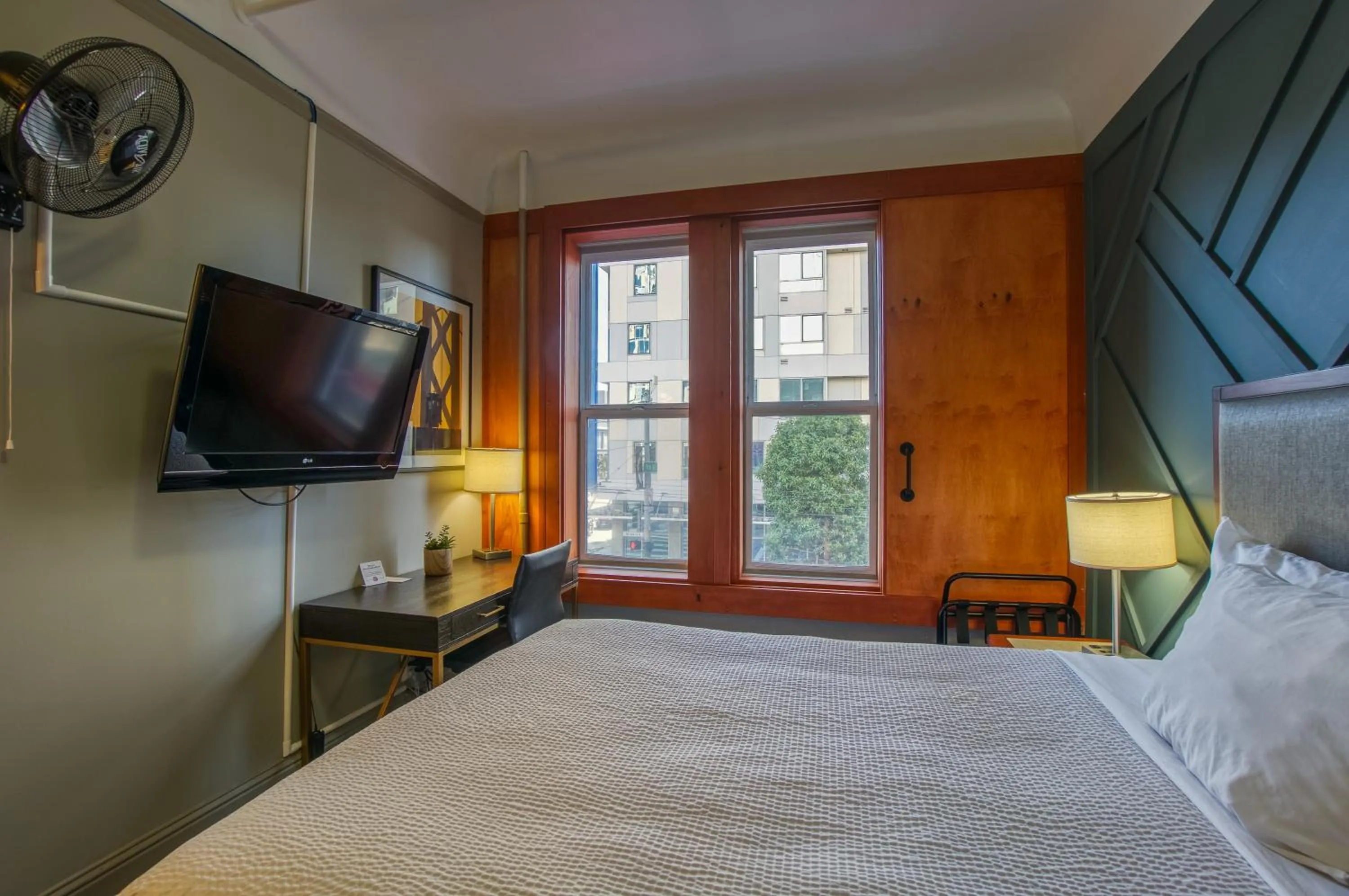 View (from property/room), Bed in Ram's Hotel