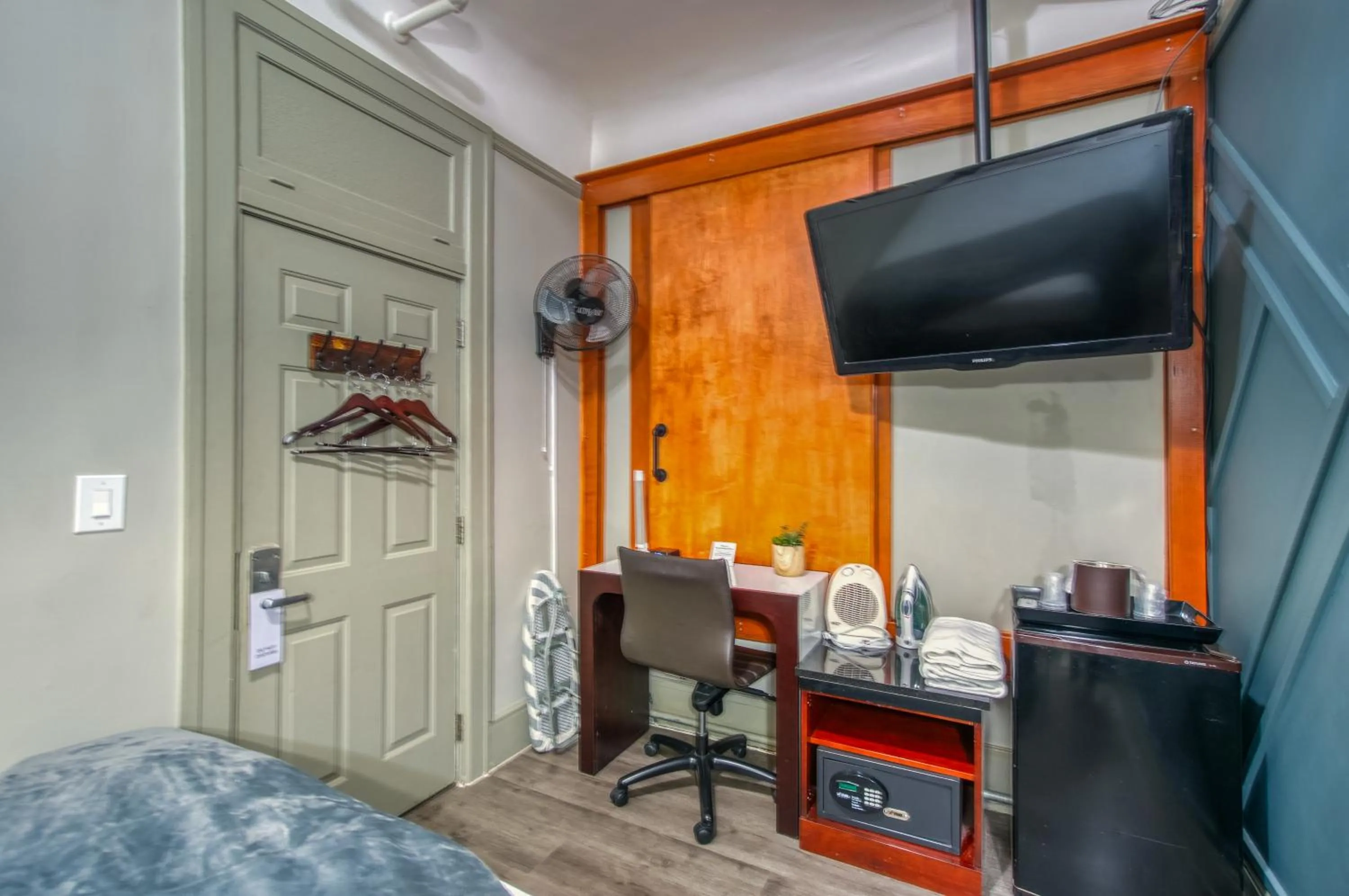 TV and multimedia in Ram's Hotel