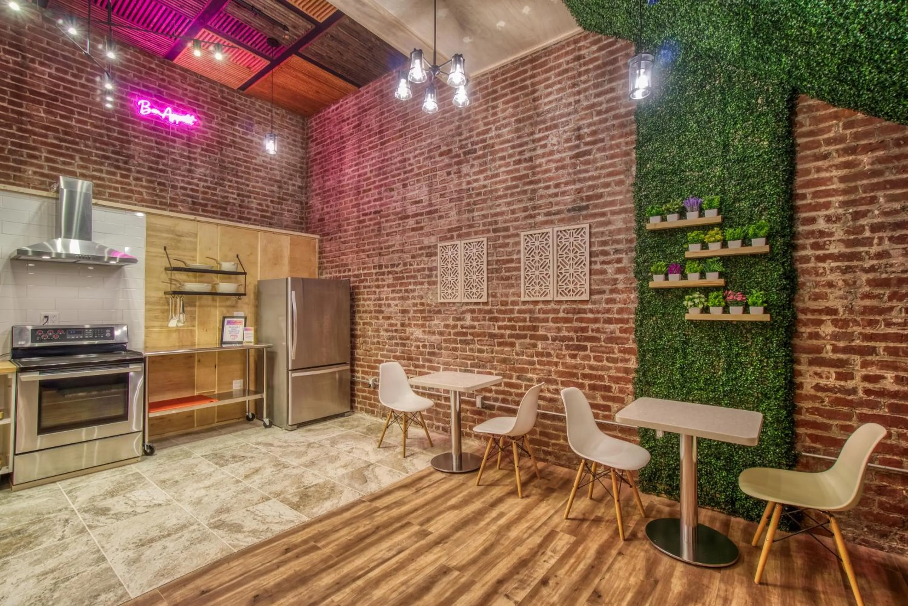 Communal lounge/ TV room in Ram's Hotel