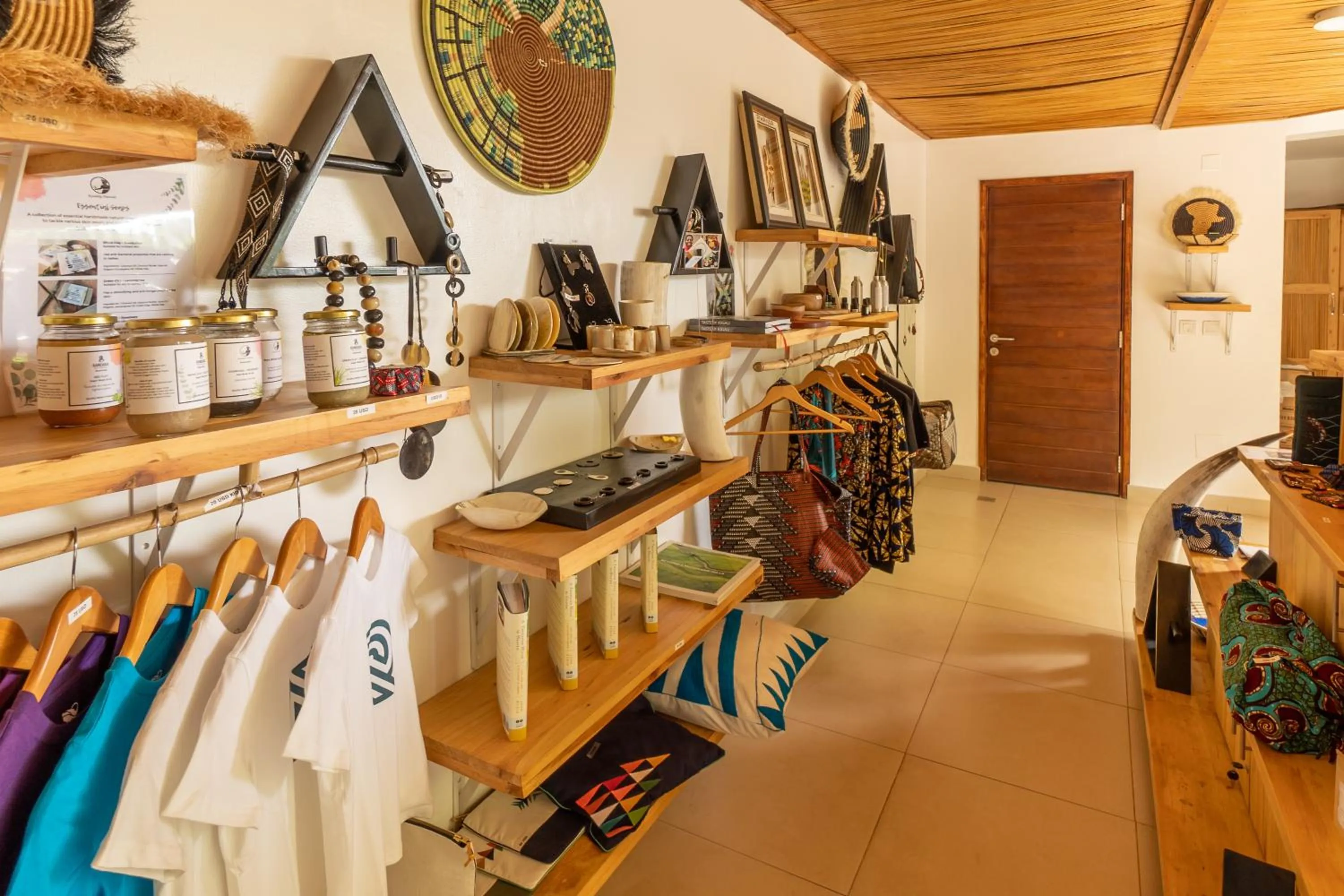 Shopping Area in Heaven Restaurant & Boutique Hotel