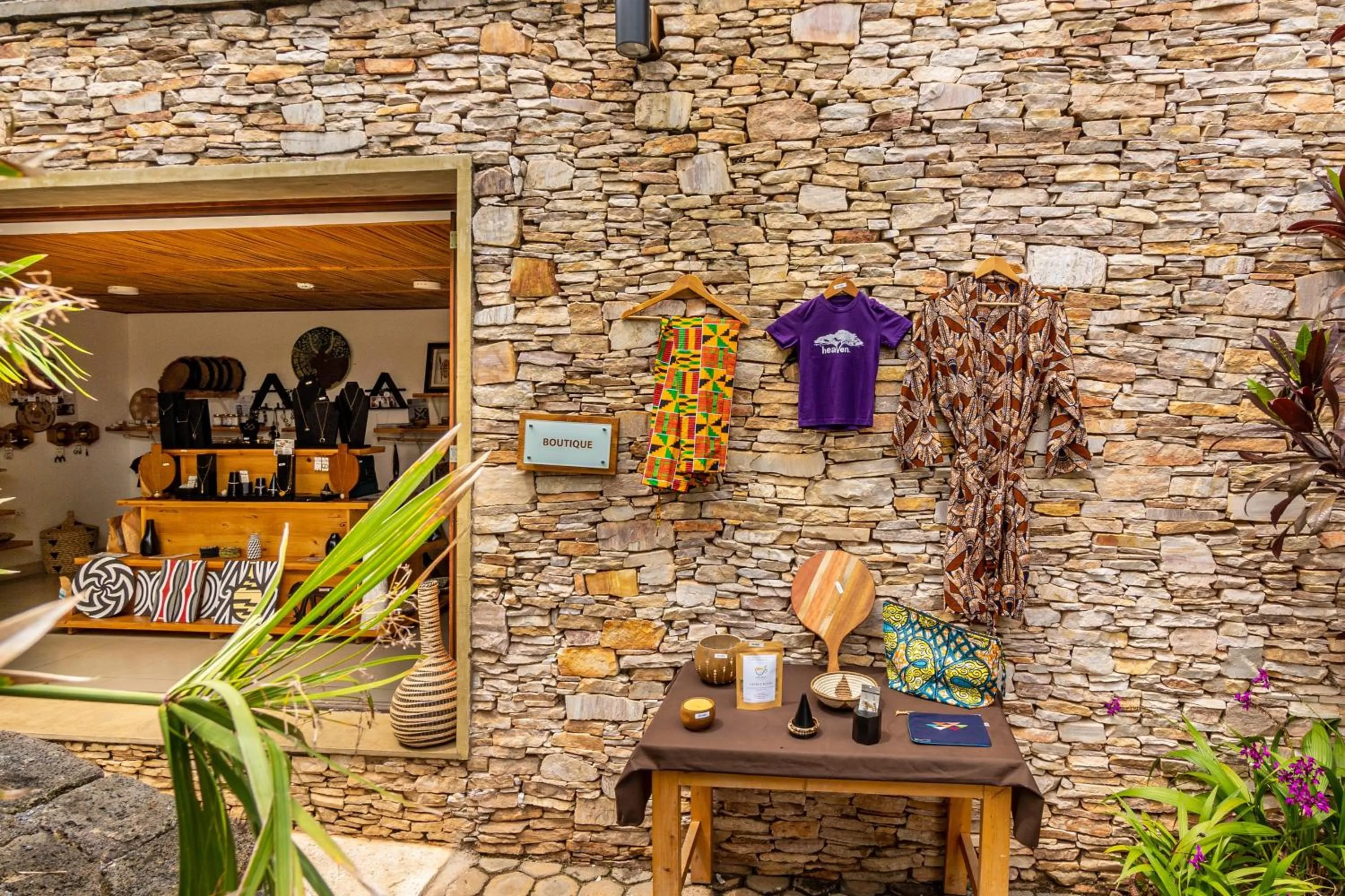 Shopping Area in Heaven Restaurant & Boutique Hotel