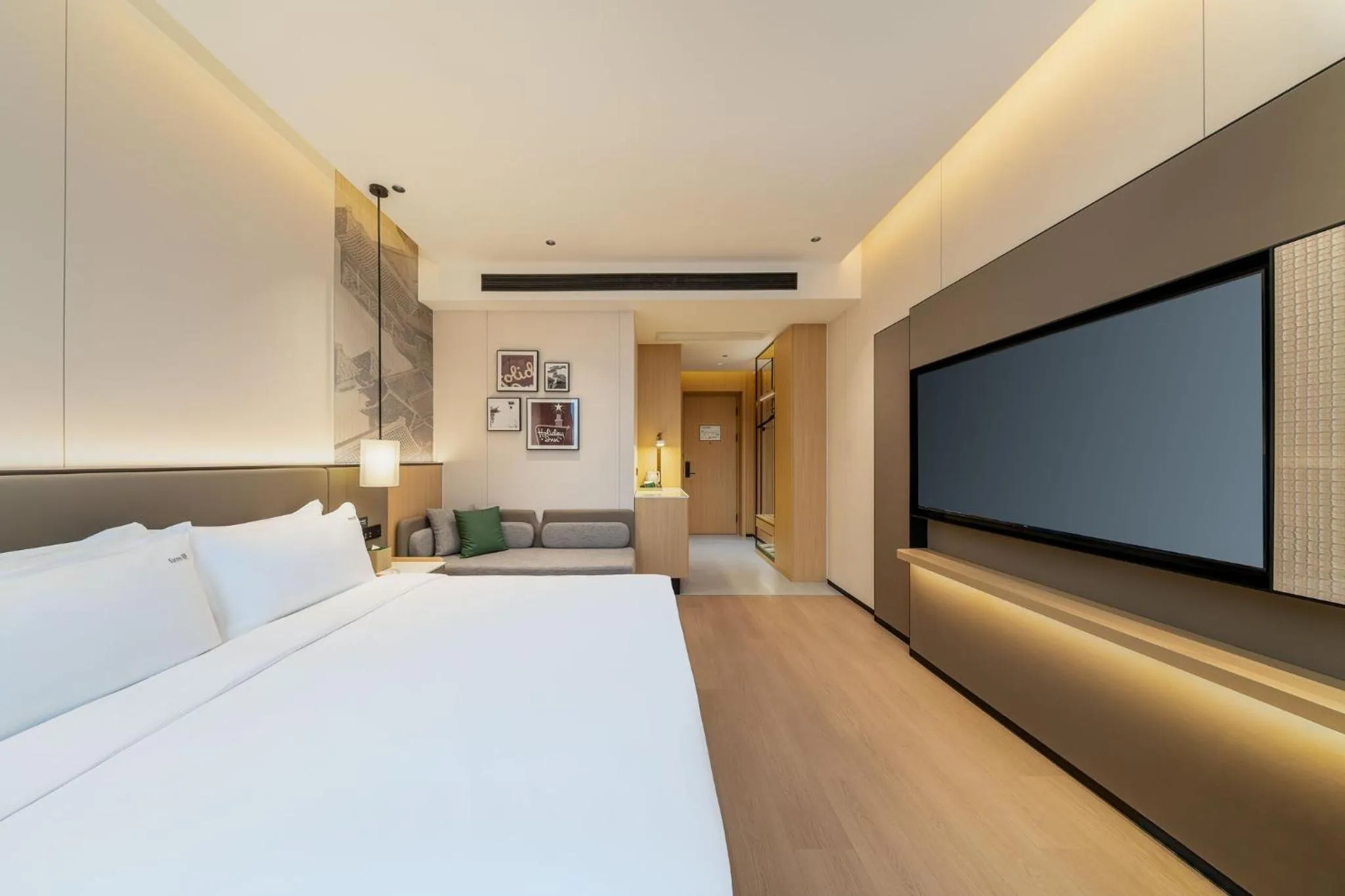 Photo of the whole room, Bed in Holiday Inn Suzhou North by IHG