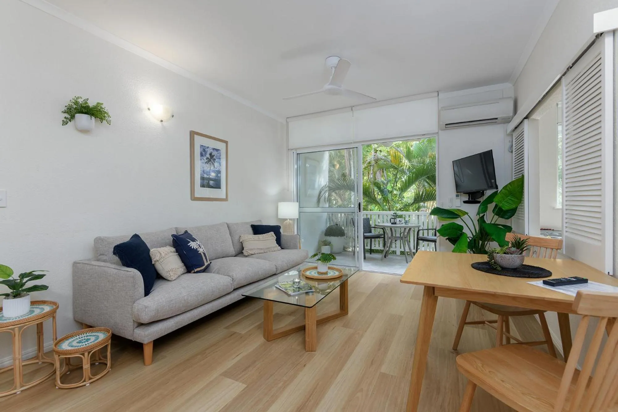 TV and multimedia in Coral Apartments Port Douglas