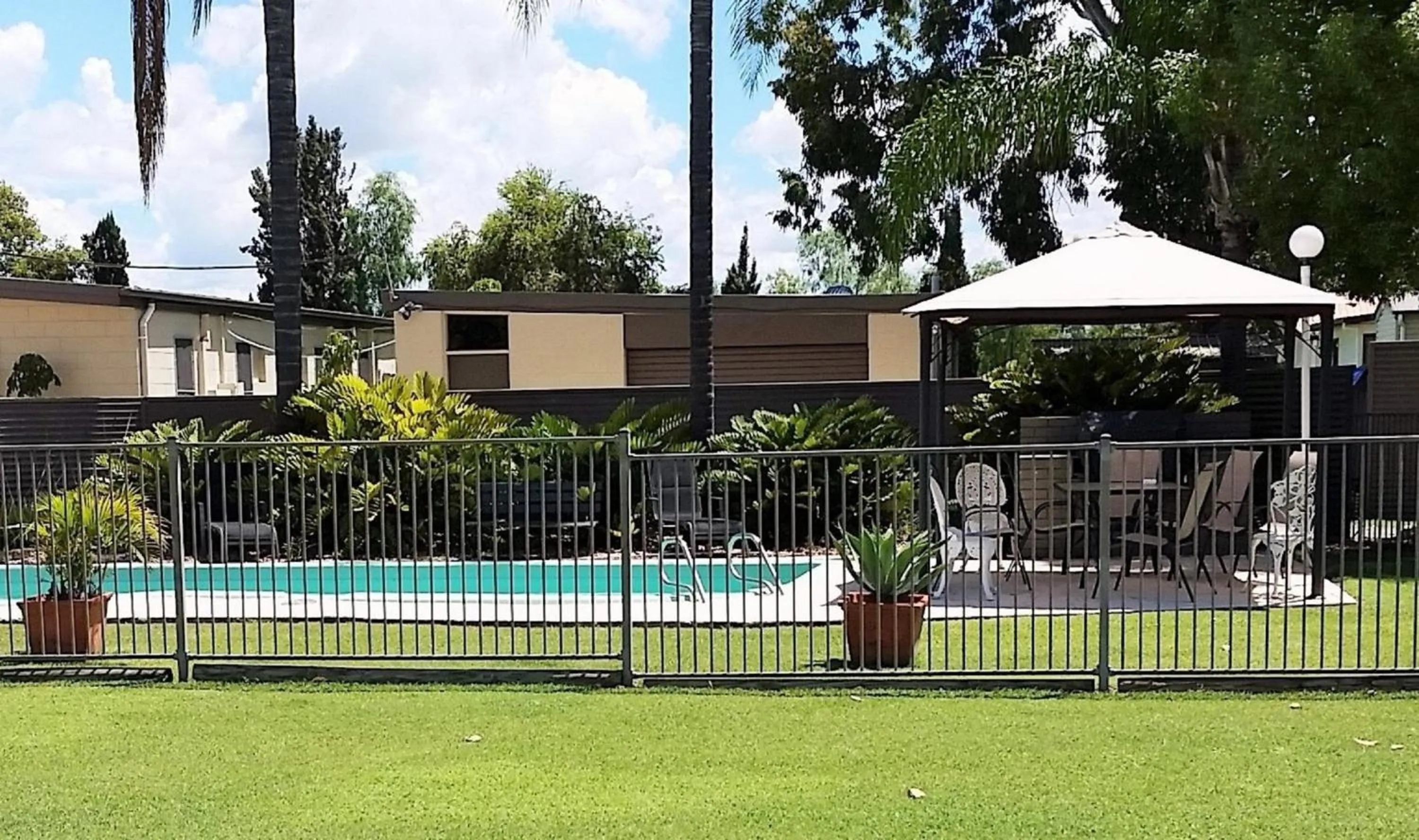 Swimming pool in Biloela Countryman Motel