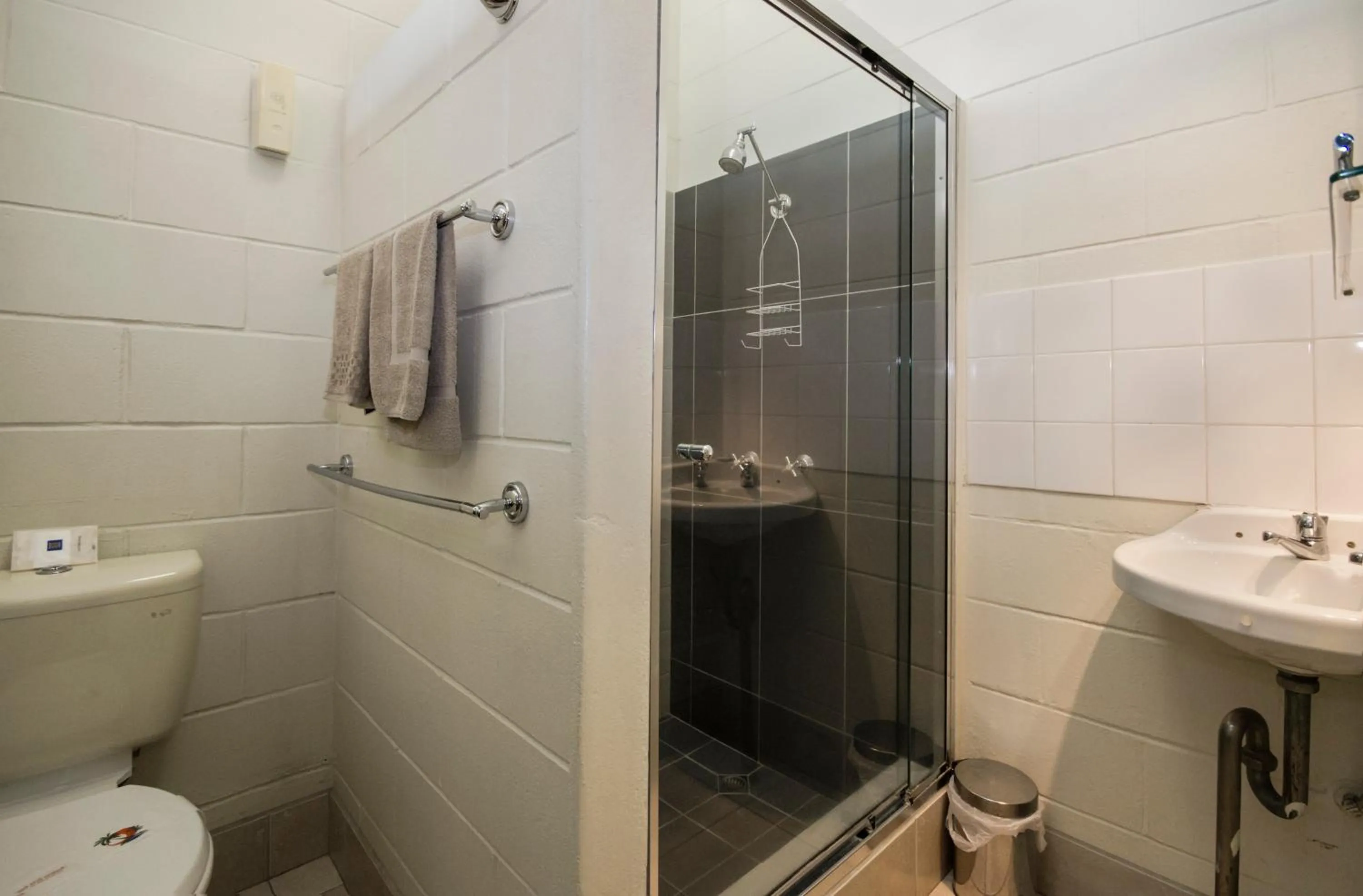 Bathroom in Biloela Countryman Motel