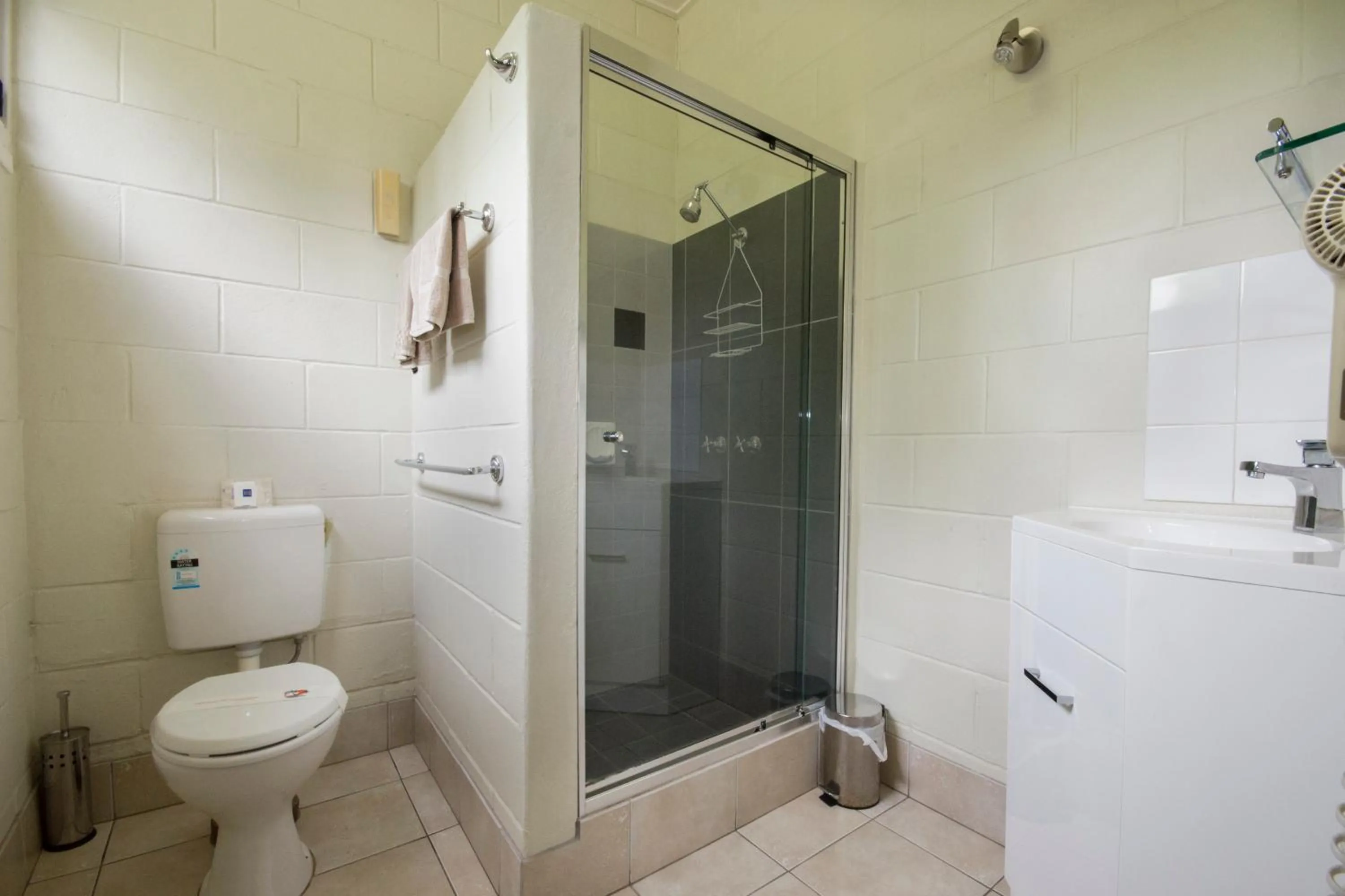 Bathroom in Biloela Countryman Motel