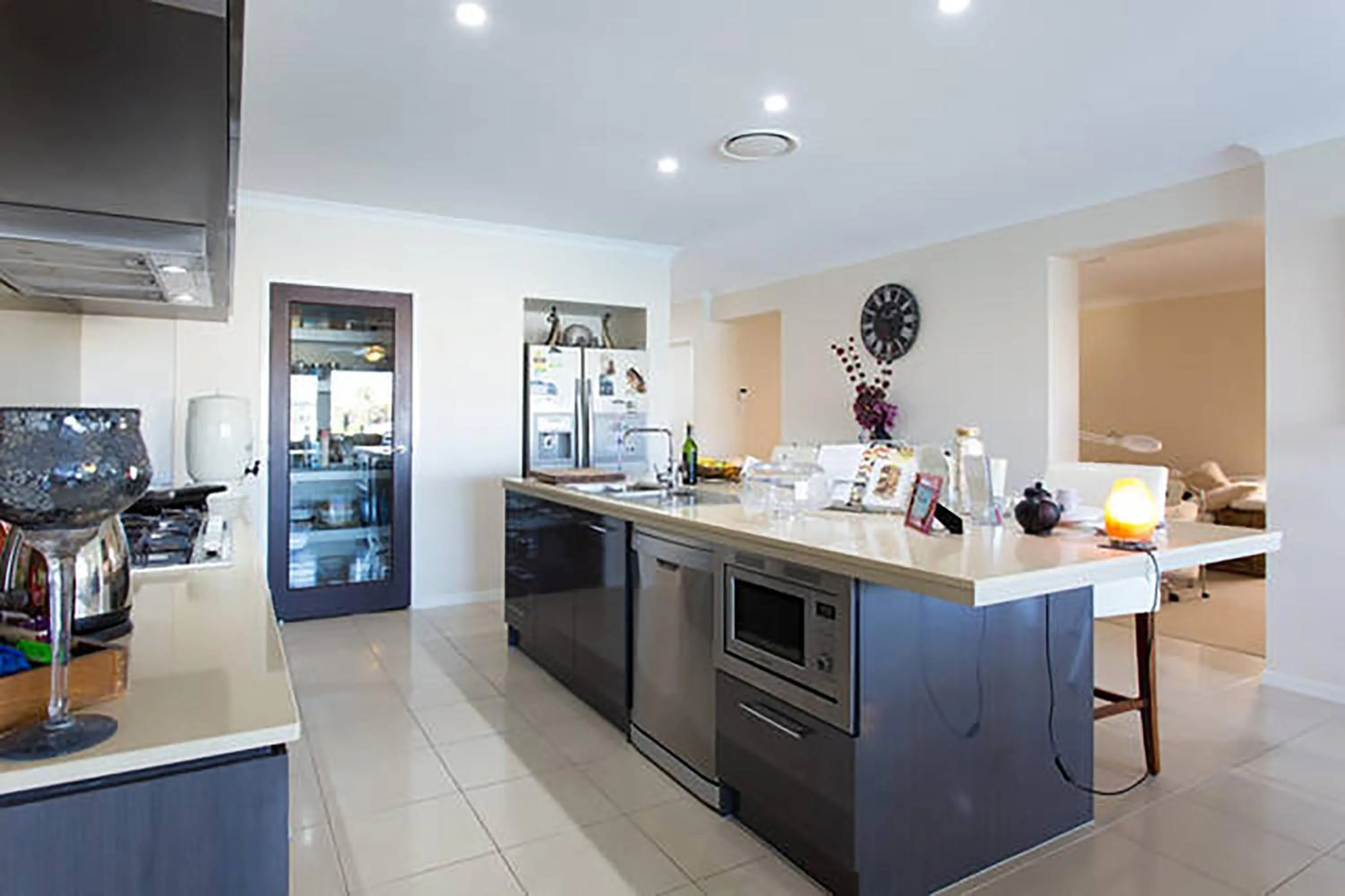 Kitchen or kitchenette in Bella Vista Bed and Breakfast of Raby Bay
