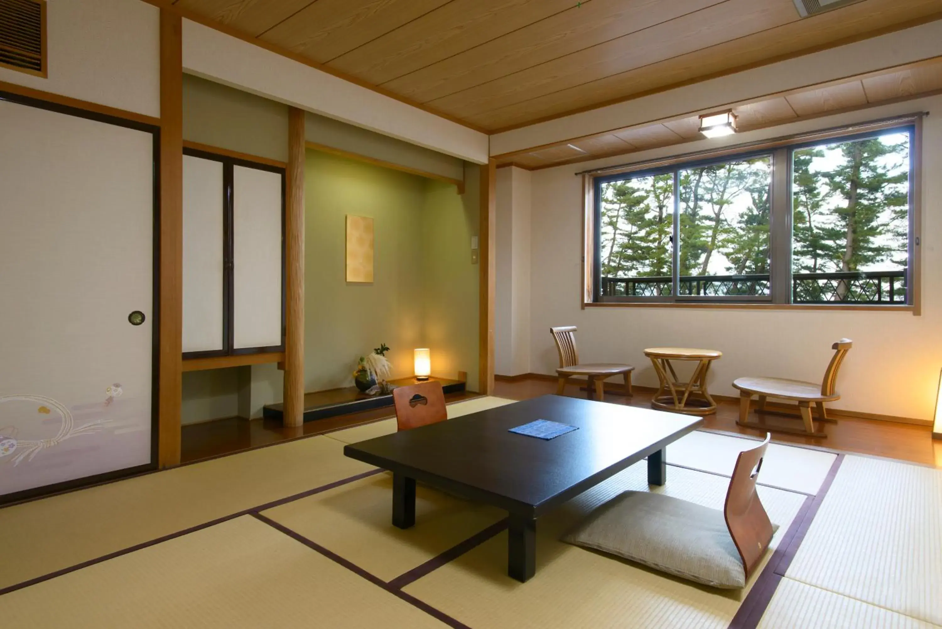 Japanese-Style Standard Room with Ocean View in Hamabeno Ryouriyado Houraikan Japanese-Style Standard Room with Ocean View in Hamabeno Ryouriyado Houraikan