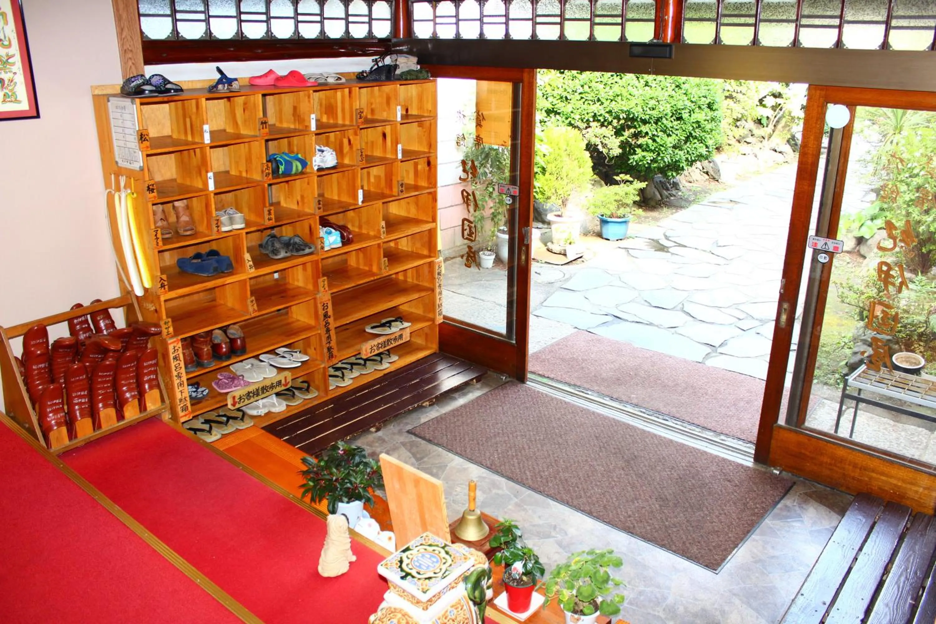 Facade/entrance in Kinokuniya Ryokan